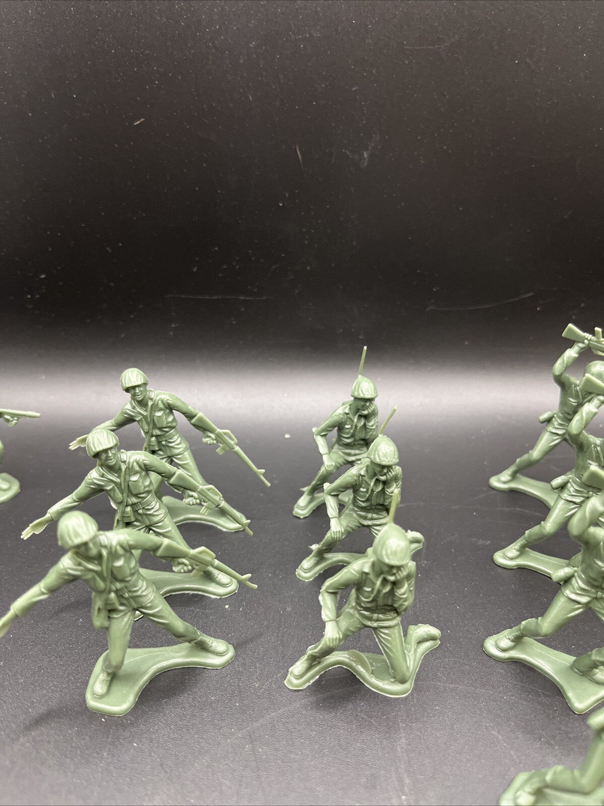 Vintage Toy Army Men Plastic Toy Lot, 16 Pieces, Green