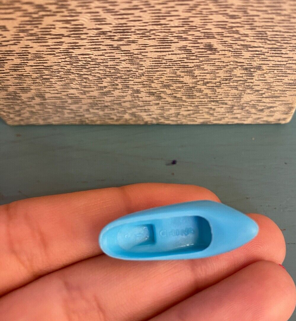 ONE HEEL INCLUDED BARBIE Vintage BLUE Closed Toe High Heel CHINA