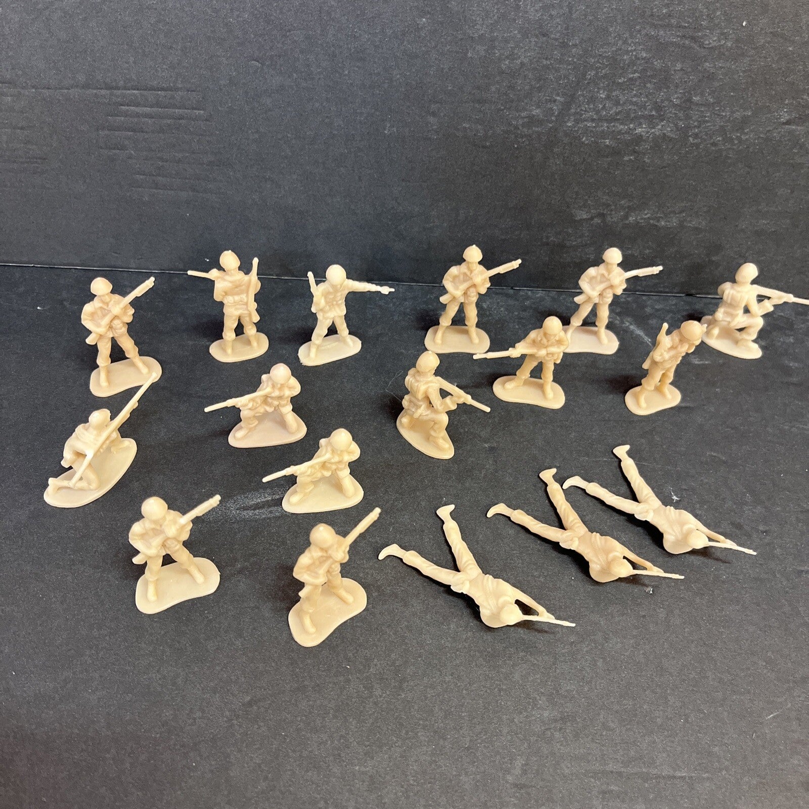 Classic 17 Tan Toy Soldiers plastic 2” army men