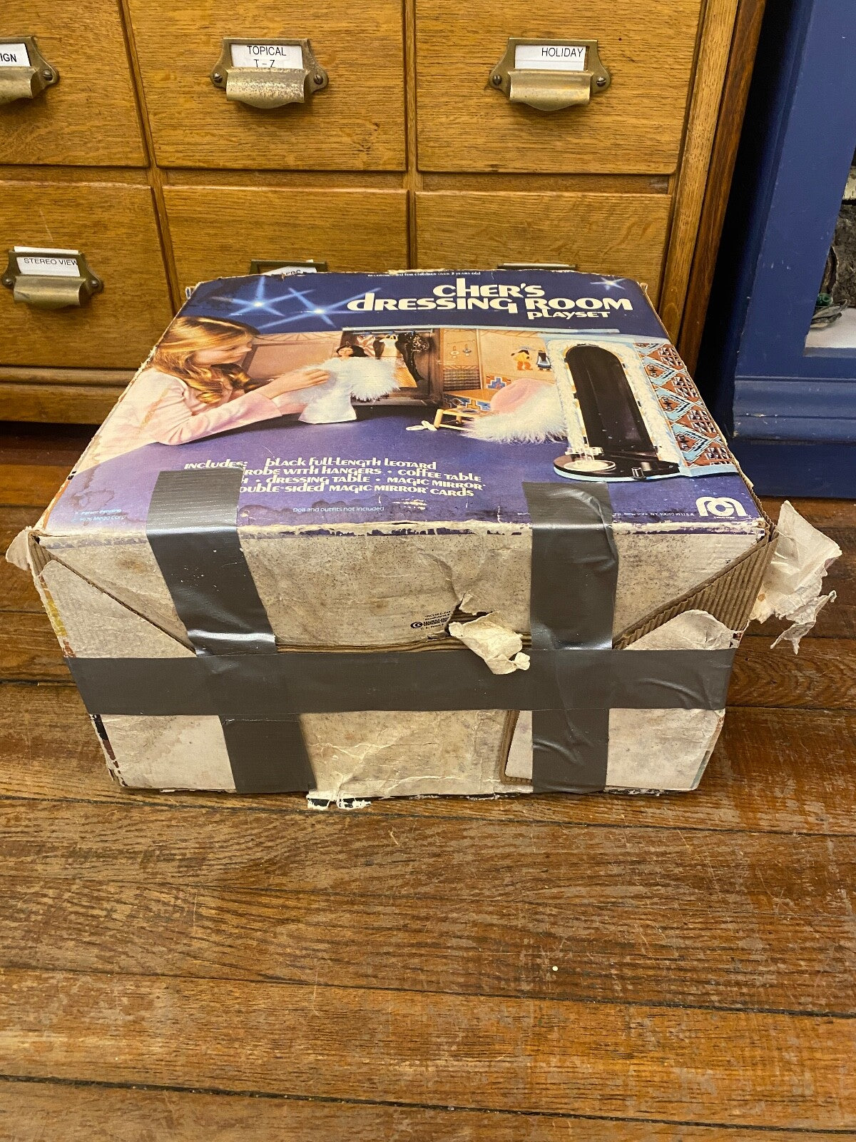 VTG 1976 Chers Dressing Room Dream House W/ Wardrobe Cher Doll Furniture 7 Cards