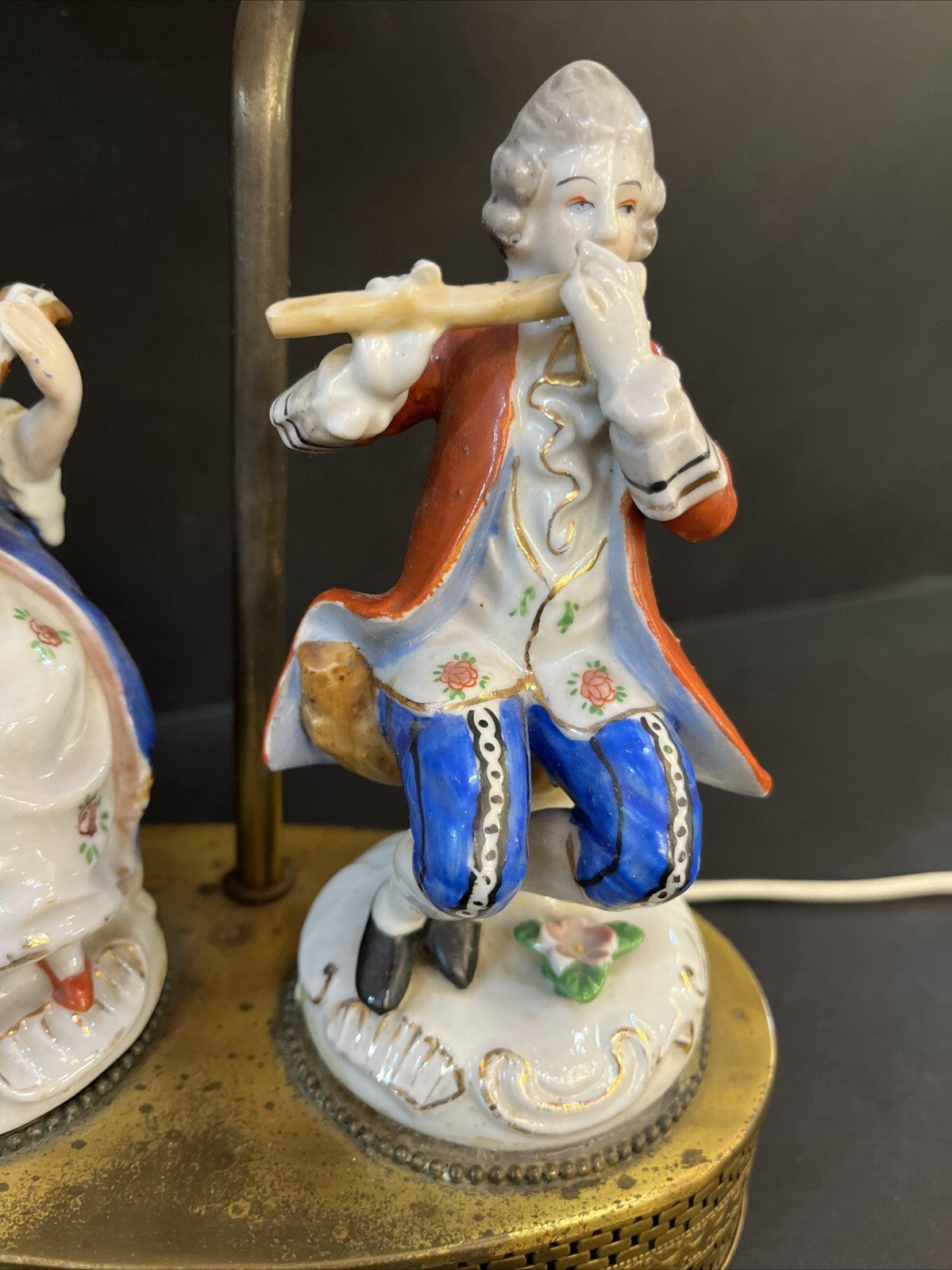 Vintage Victorian Figuiring Table Lamp. Light Bulb Is Not Included