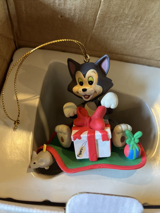 Grolier Christmas Magic Ornament Pinocchio Figaro Cat Disney #18063