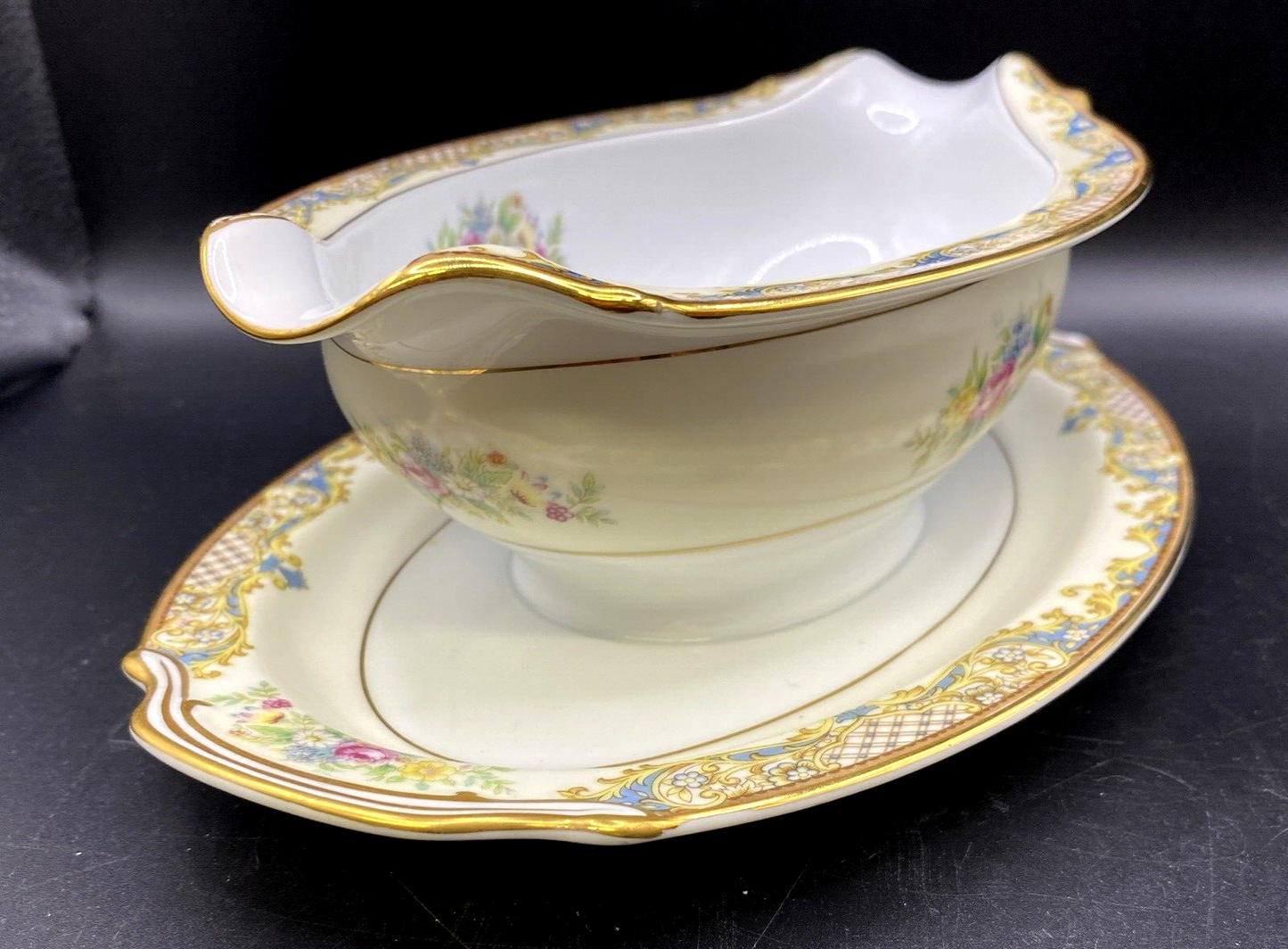 Noritake Porcelain China 4732 Carmela With Gold Gravy Boat