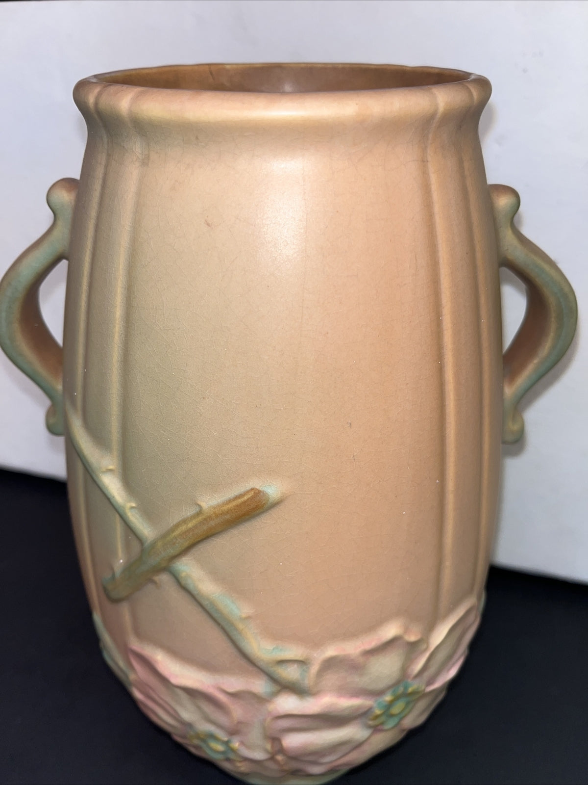BEAUTIFUL VINTAGE 1930'S WELLER POTTERY PEACH TWO HANDLES WILD 3D ROSE VASE 
