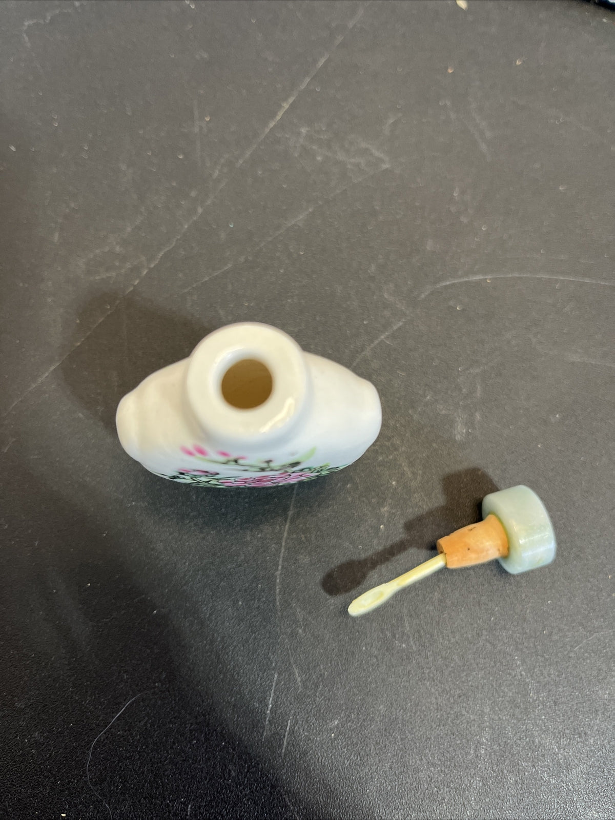 Antique Pre-1910 Asian Birds Decorated Snuff Jar with lid, sniffer