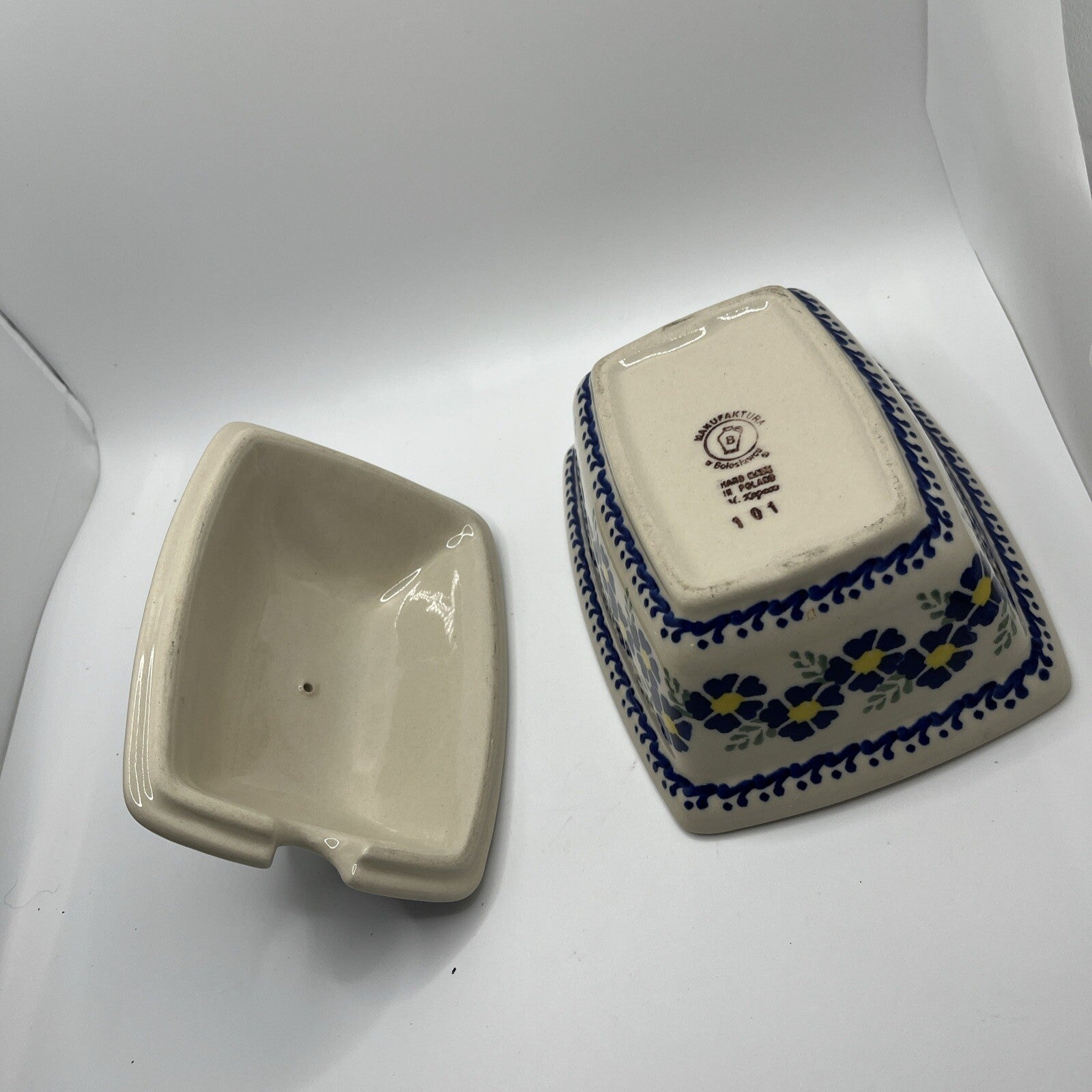 Boleslawiec Polish Pottery Covered Dish w/Spoon Slot 6.75" Yellow/Blue No Spoon