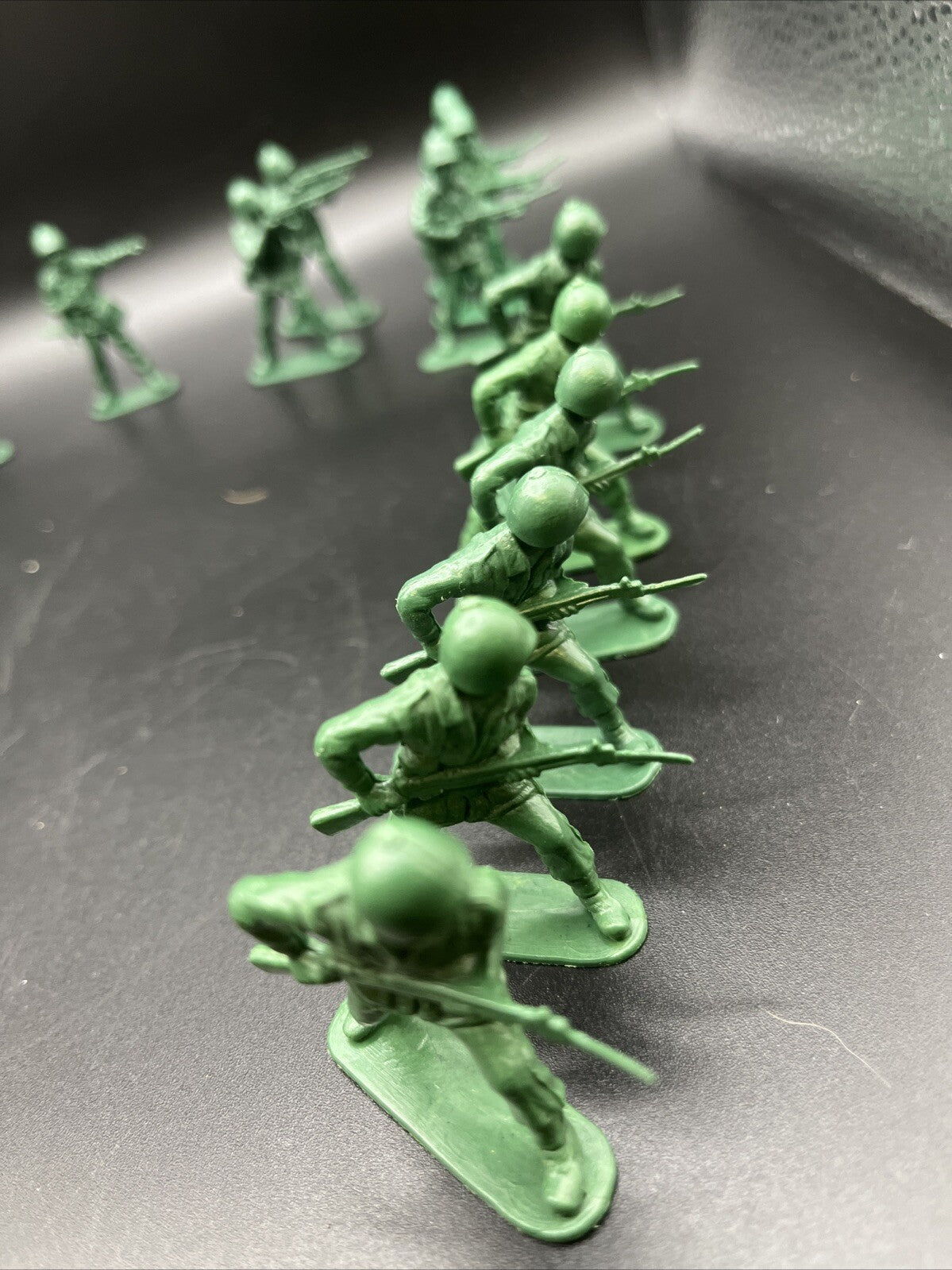 Vintage Green Plastic Army Men  18 Pc