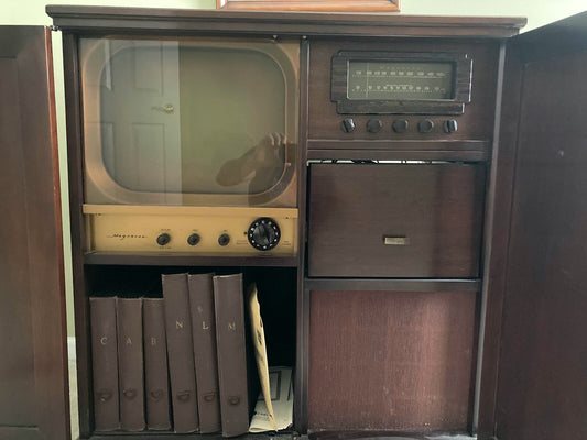 Vintage Cherry Magnavox Model 378M Radio television Phonograph CONSOLE TV 