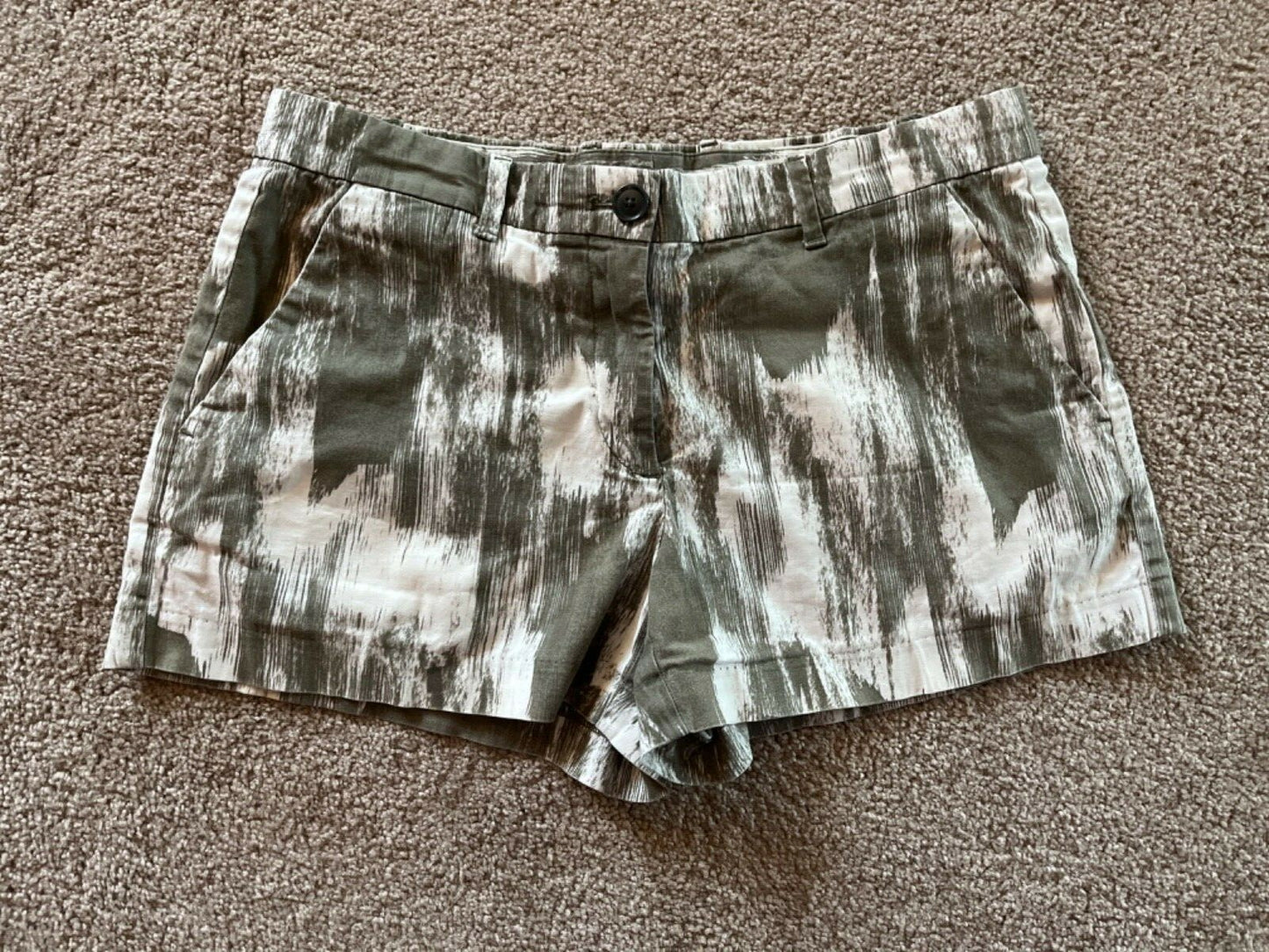 Khakis by GAP Womens Summer Short Size 2 Green/brown And White