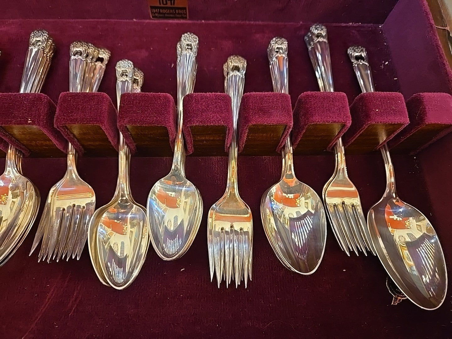 1847 Rogers Bros  Silverware "Eternally Yours"  Set of 52 pc With Storage Box IS
