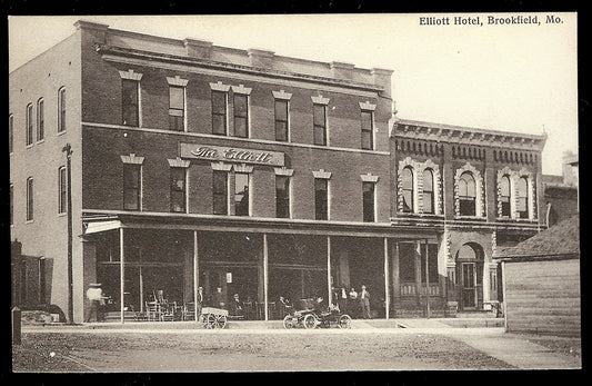 Elliott Hotel Early Car Antique Automobile Brookfield MO Missouri Postcard No 11