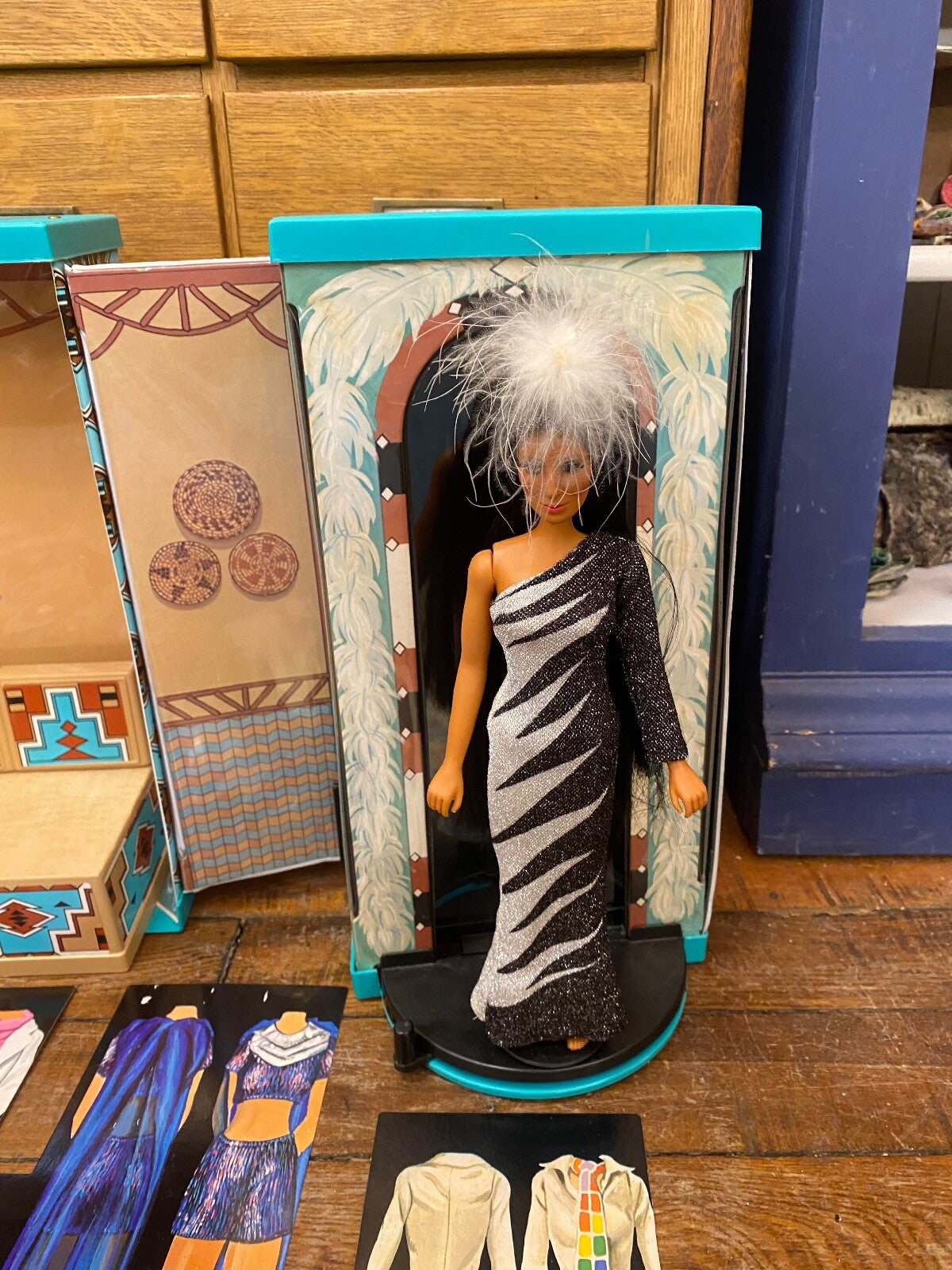 VTG 1976 Chers Dressing Room Dream House W/ Wardrobe Cher Doll Furniture 7 Cards