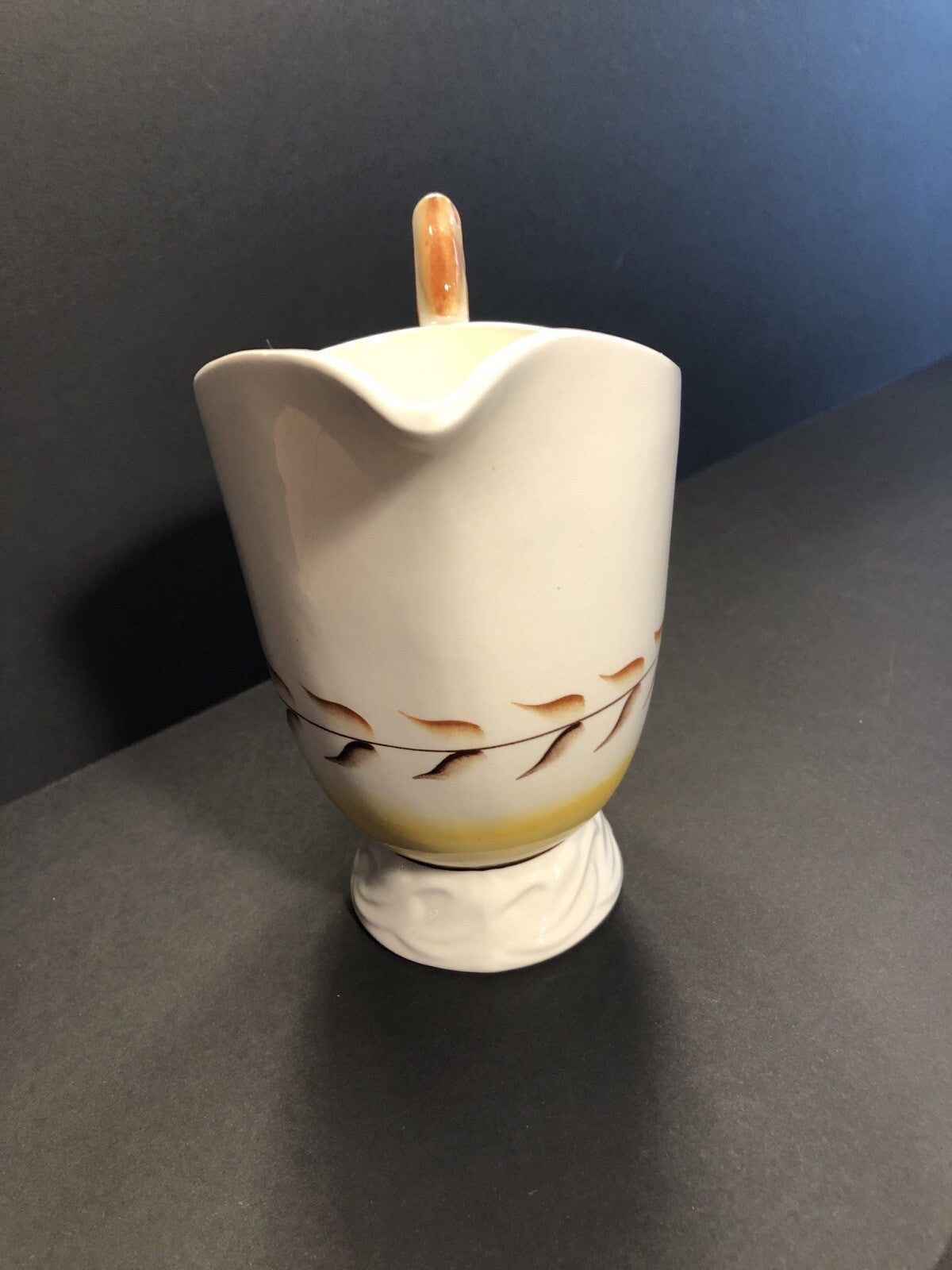 VERNON KILNS of California ARCADIA Pattern Tea Pot (?)  7" tall 1940s - NO LID