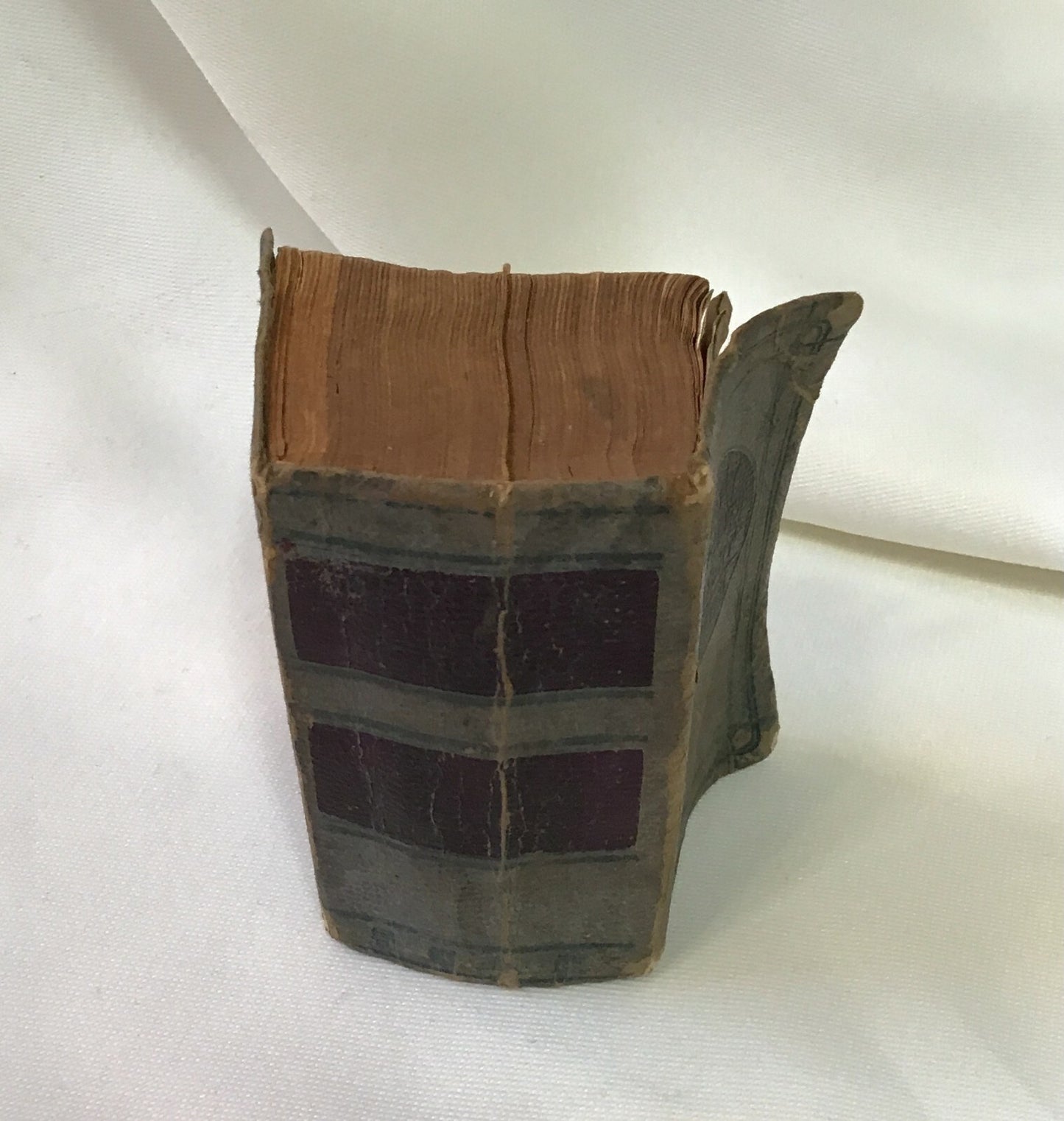 Vintage Century English Chinese Dictionary Unabridged Pocket Size Book