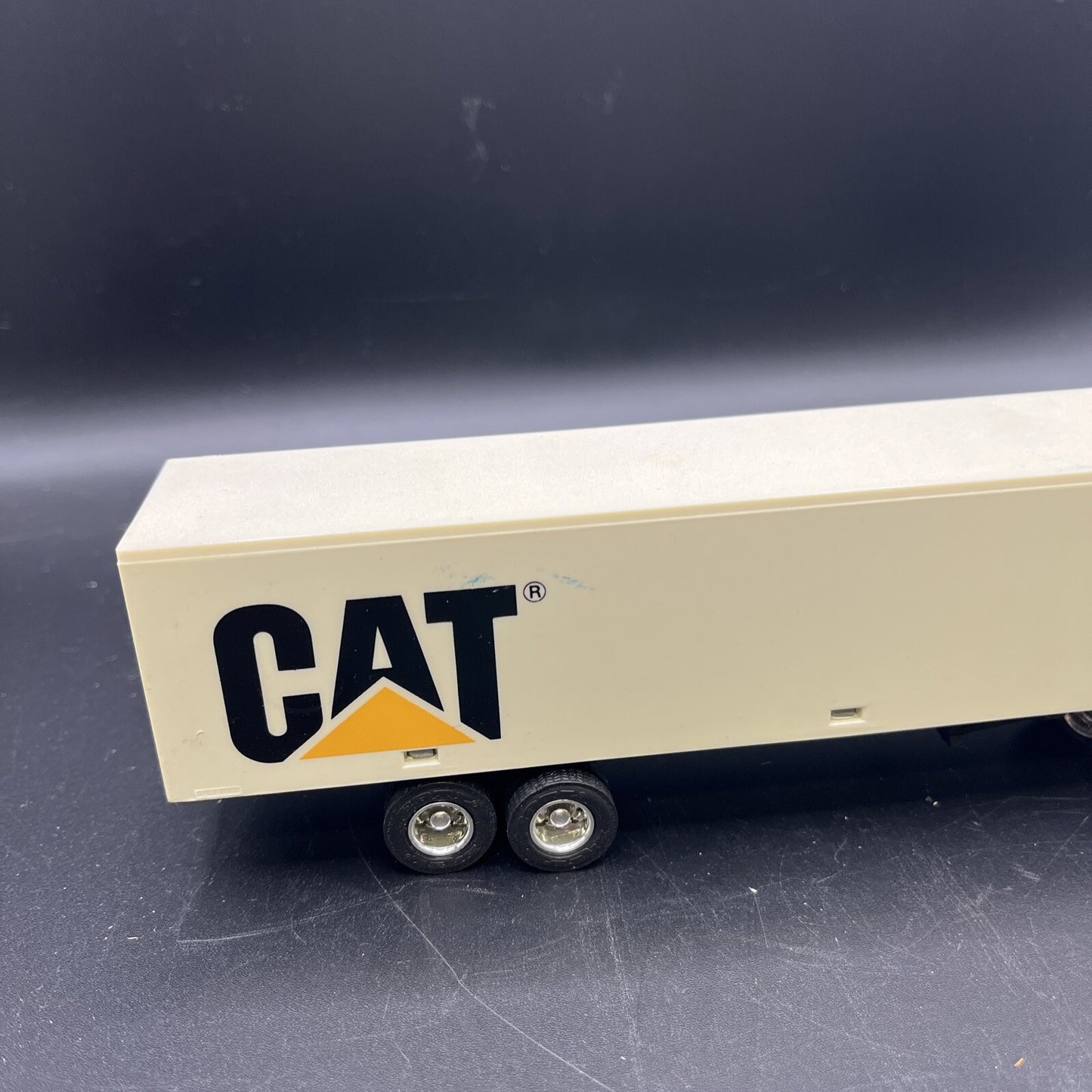 Ertl 1/64 Scale Diecast 7705 - Kenworth Truck & Trailer CAT - White