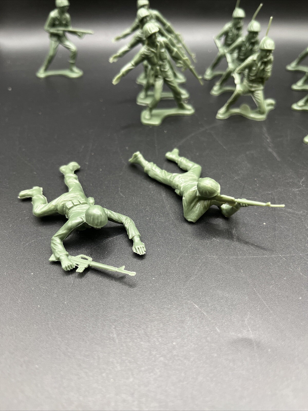 Vintage Toy Army Men Plastic Toy Lot, 16 Pieces, Green