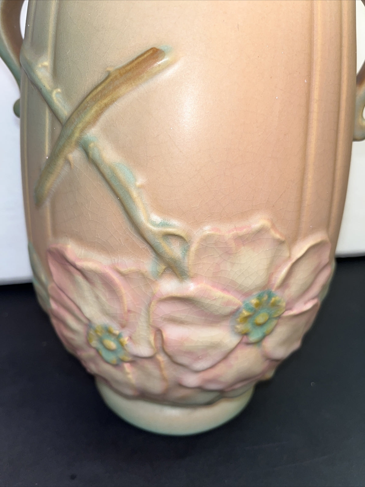 BEAUTIFUL VINTAGE 1930'S WELLER POTTERY PEACH TWO HANDLES WILD 3D ROSE VASE 