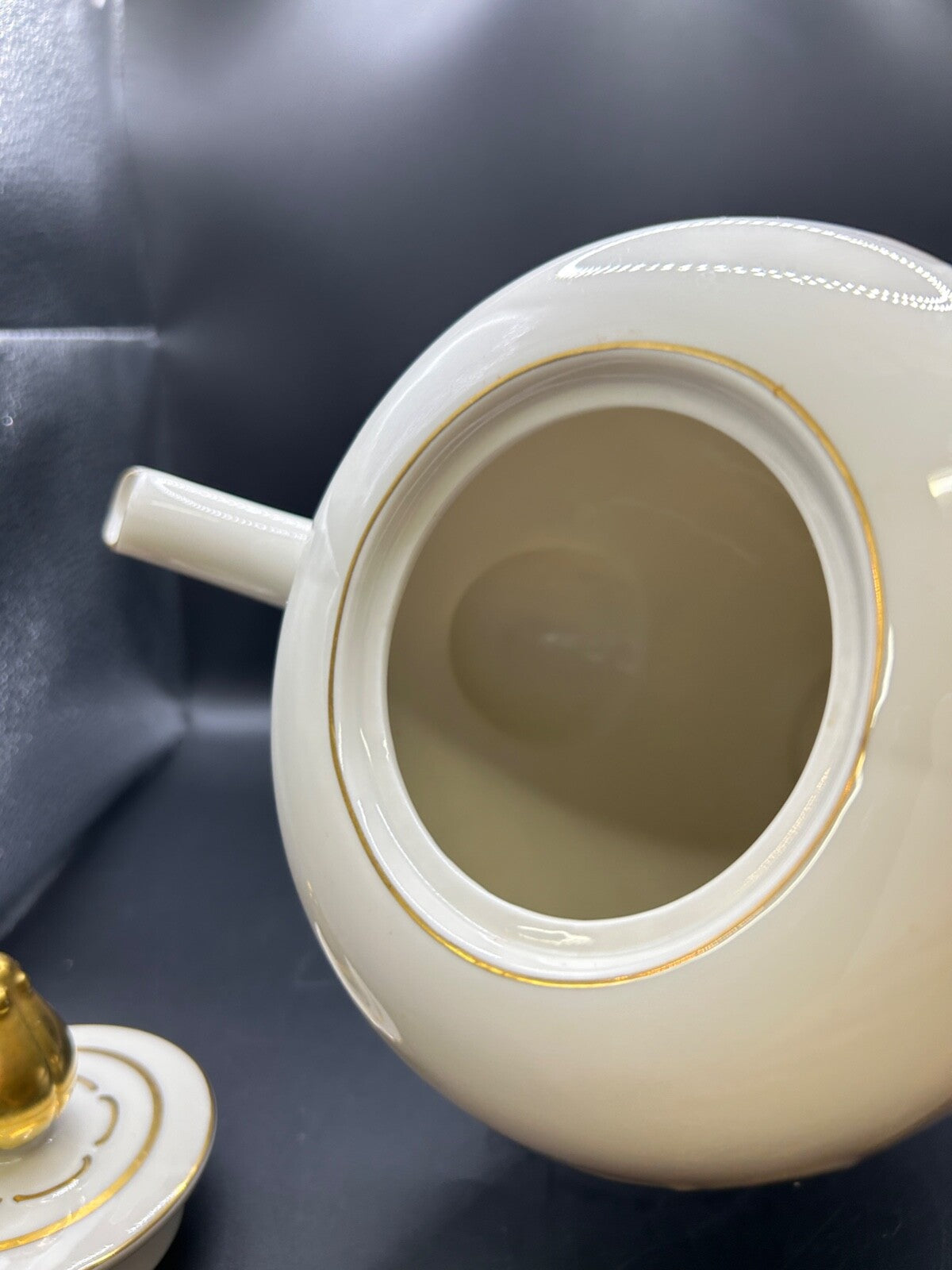 RARE Waldershof Bavaria Germany Tea/Coffee Pot with Lid Cream with Gold Rim