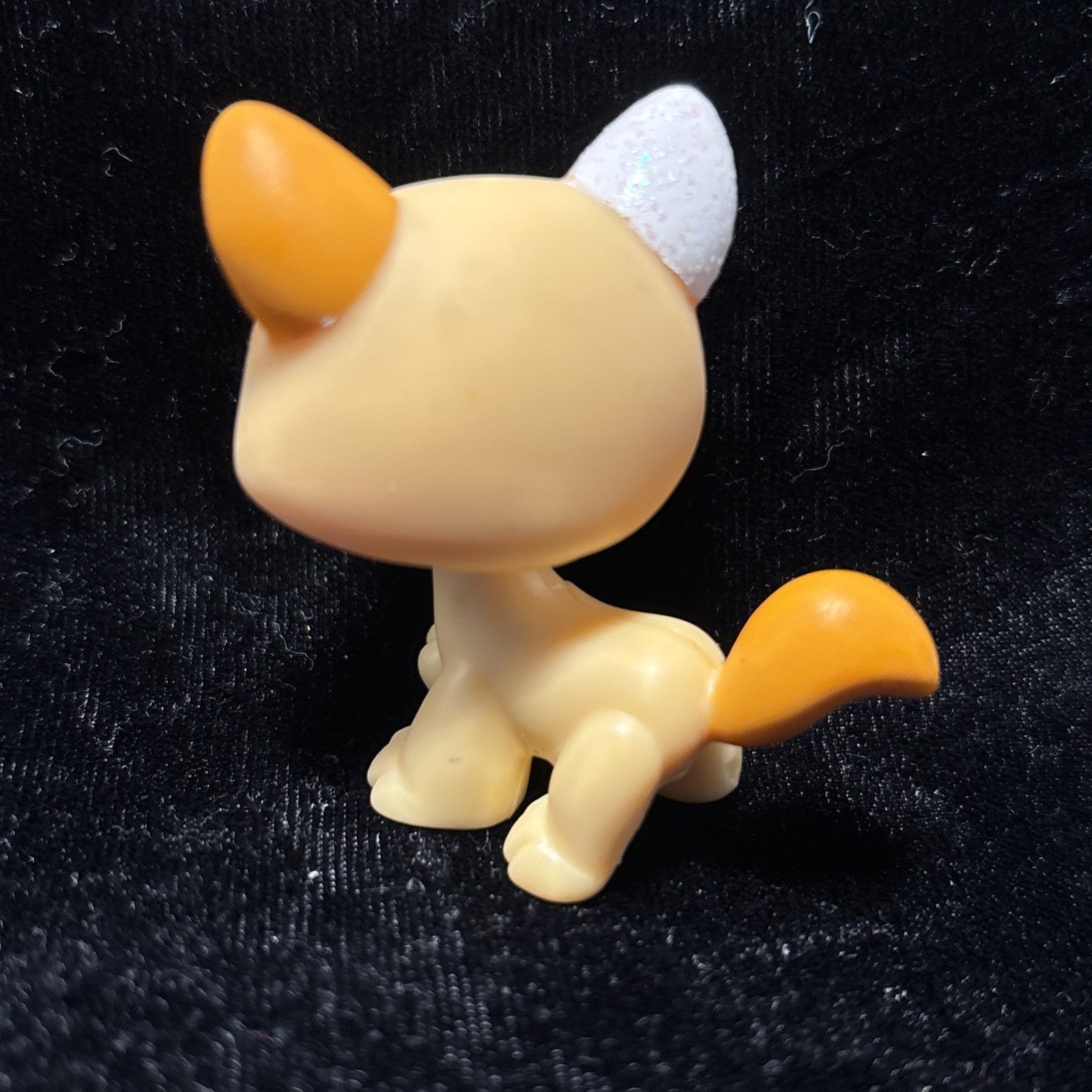 Littlest Pet Shop LPS Yellow Orange Cat with 1 white ear & glitter #626