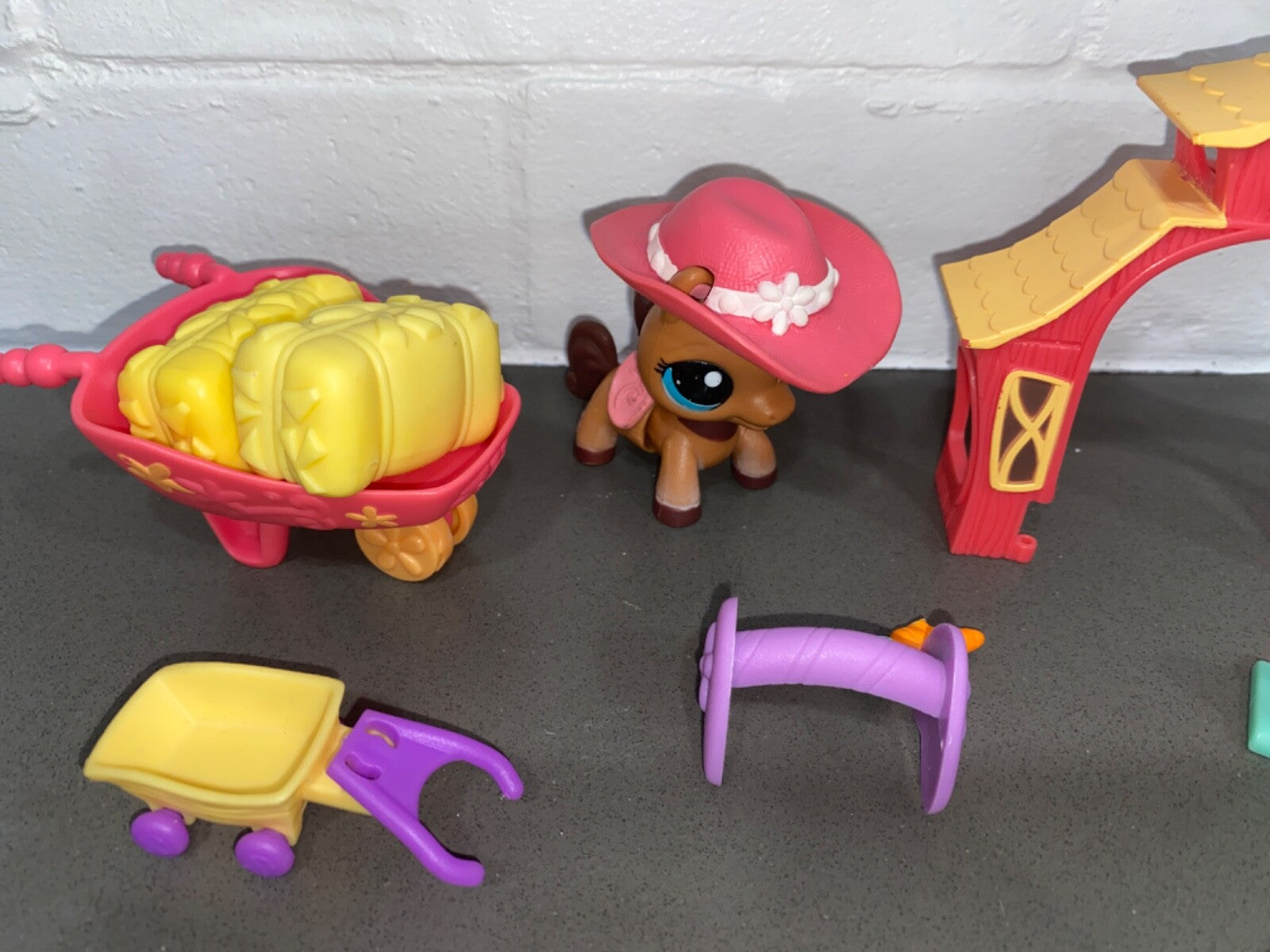 Littlest Pet Shop LPS Walkable Brown Horse With Farm Accessories WORKS!