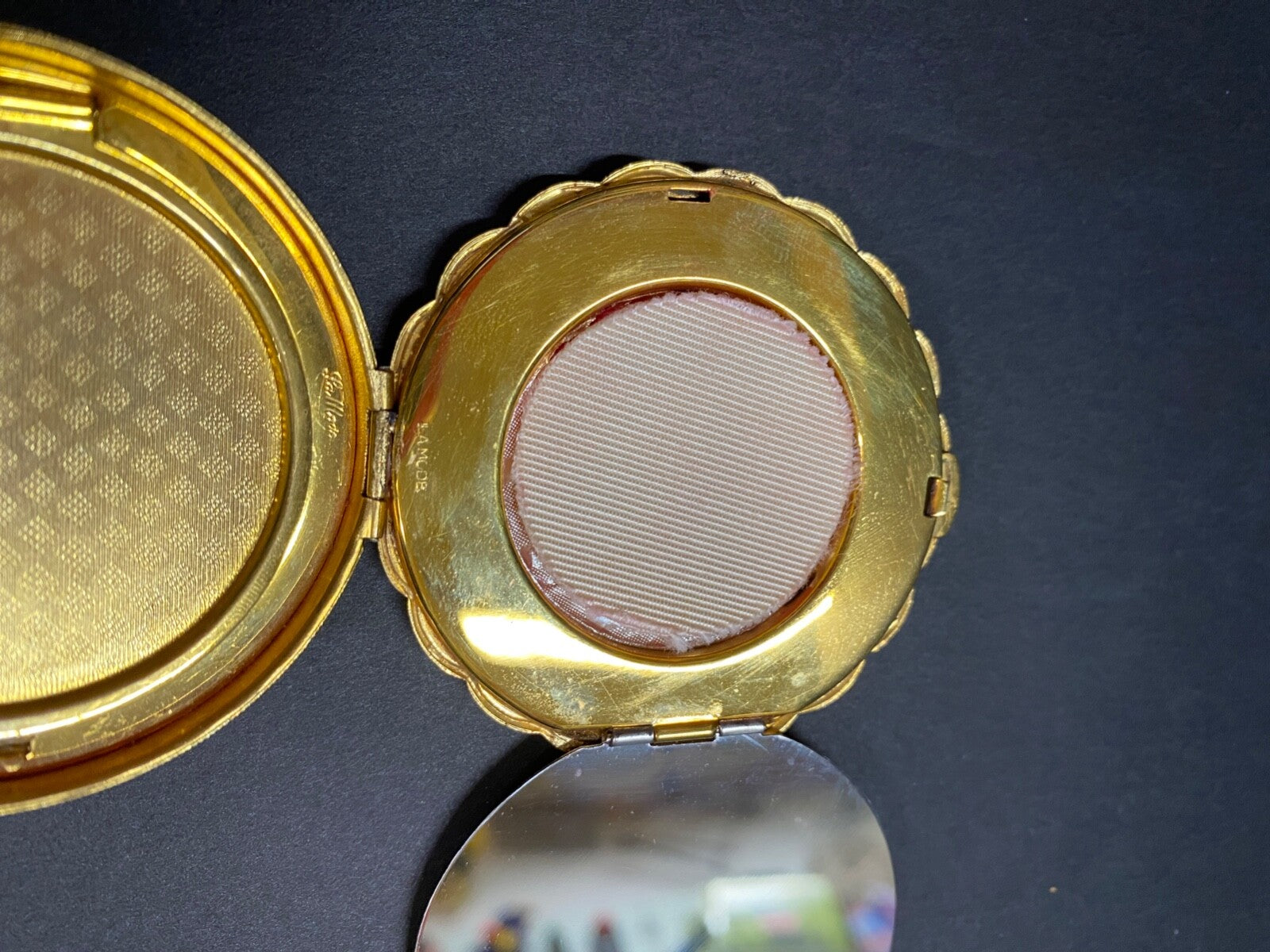 VTG R&G CO. PASTEL YELLOW ENAMEL HAND PAINTED FLOWERS POWDER & BLUSH COMPACT