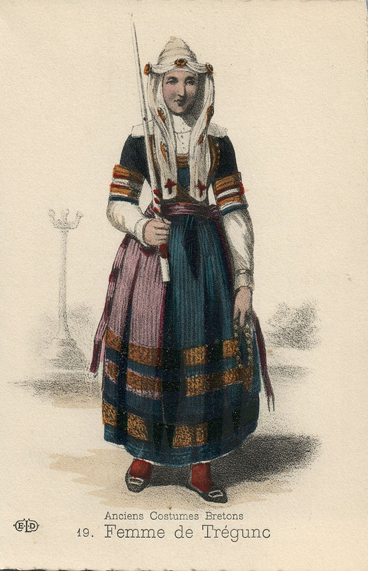19 Femme de Tregunc Anciens Costumes Bretons French France Folklore Fashion