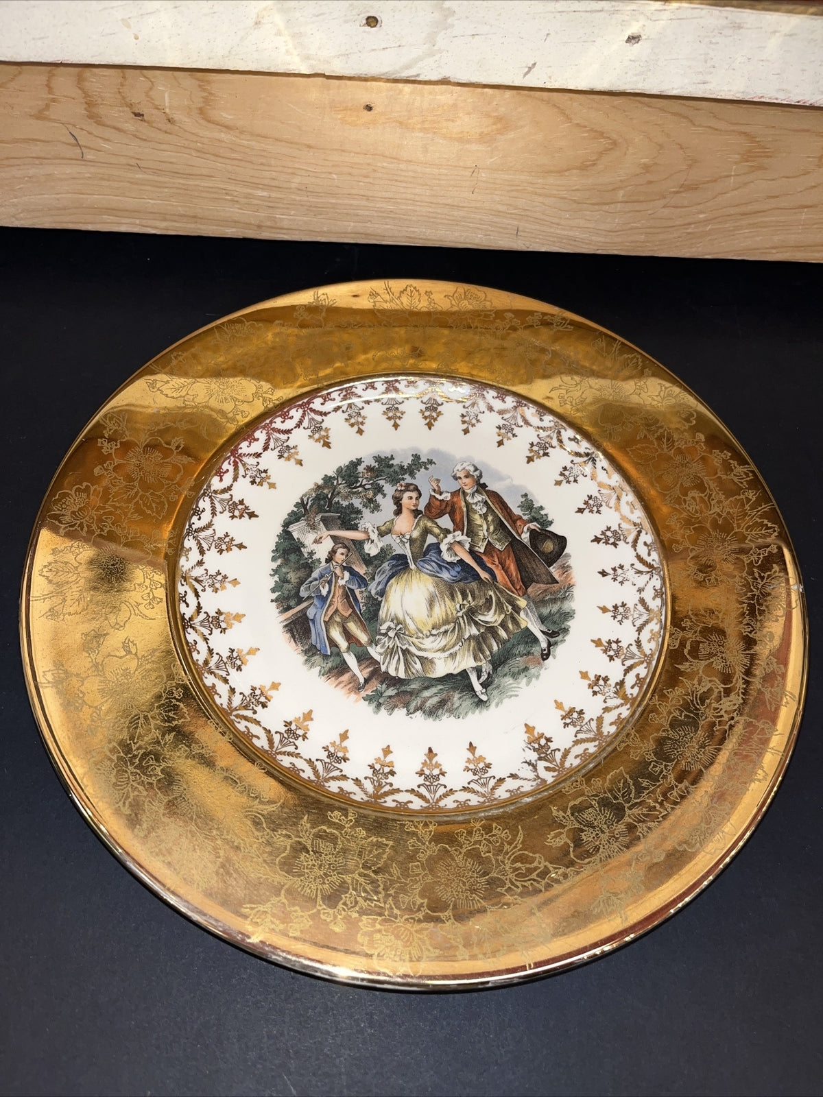 Vintage 1940s USA 10" Porcelain 22k Crest O Gold Plate