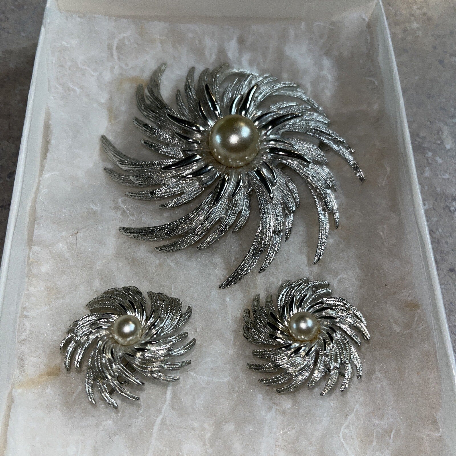 Vintage Sarah Coventry Silver Tone Pinwheel Brooch with Faux Pearl Middle