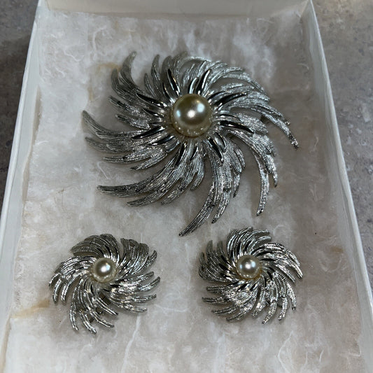 Vintage Sarah Coventry Silver Tone Pinwheel Brooch with Faux Pearl Middle