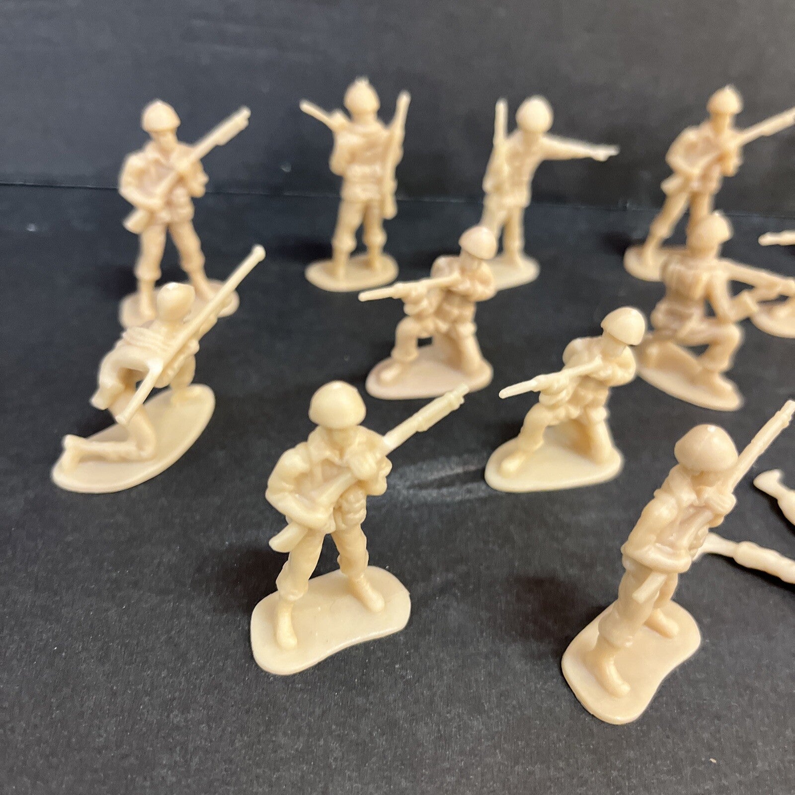 Classic 17 Tan Toy Soldiers plastic 2” army men