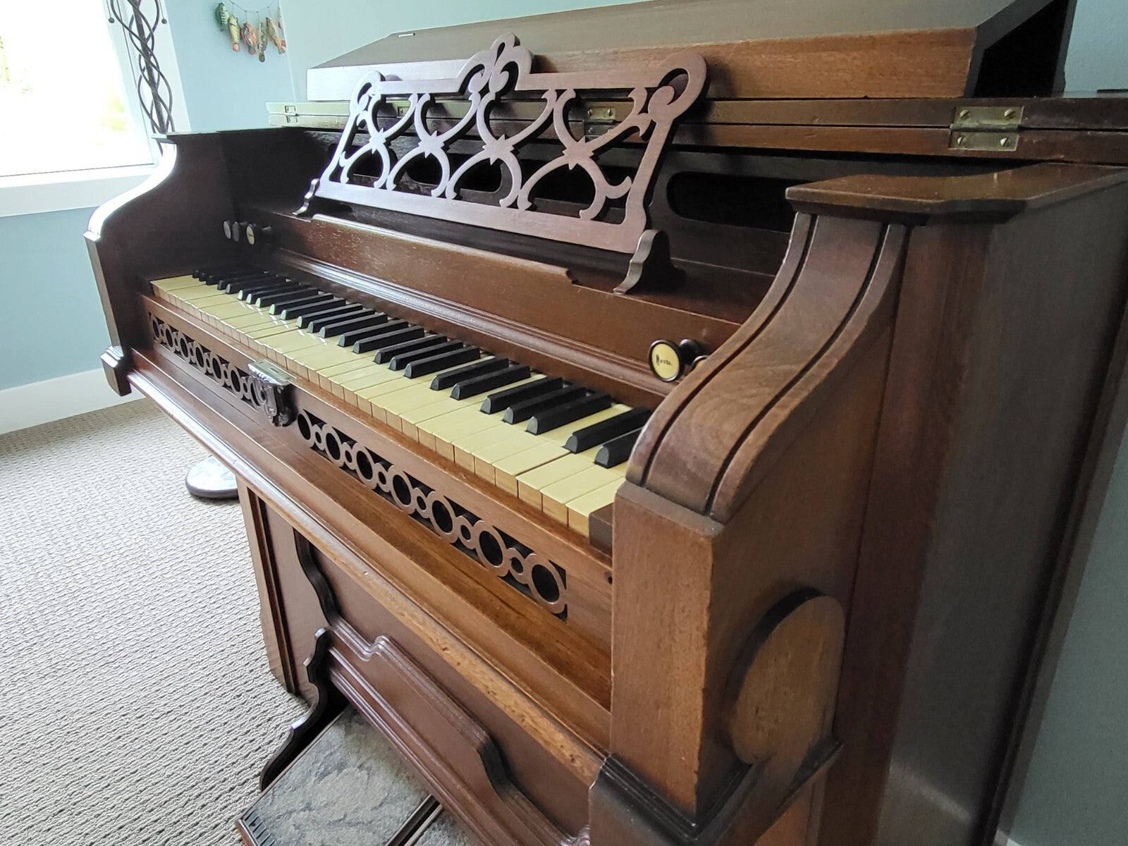 1871 Antique Estey reed organ