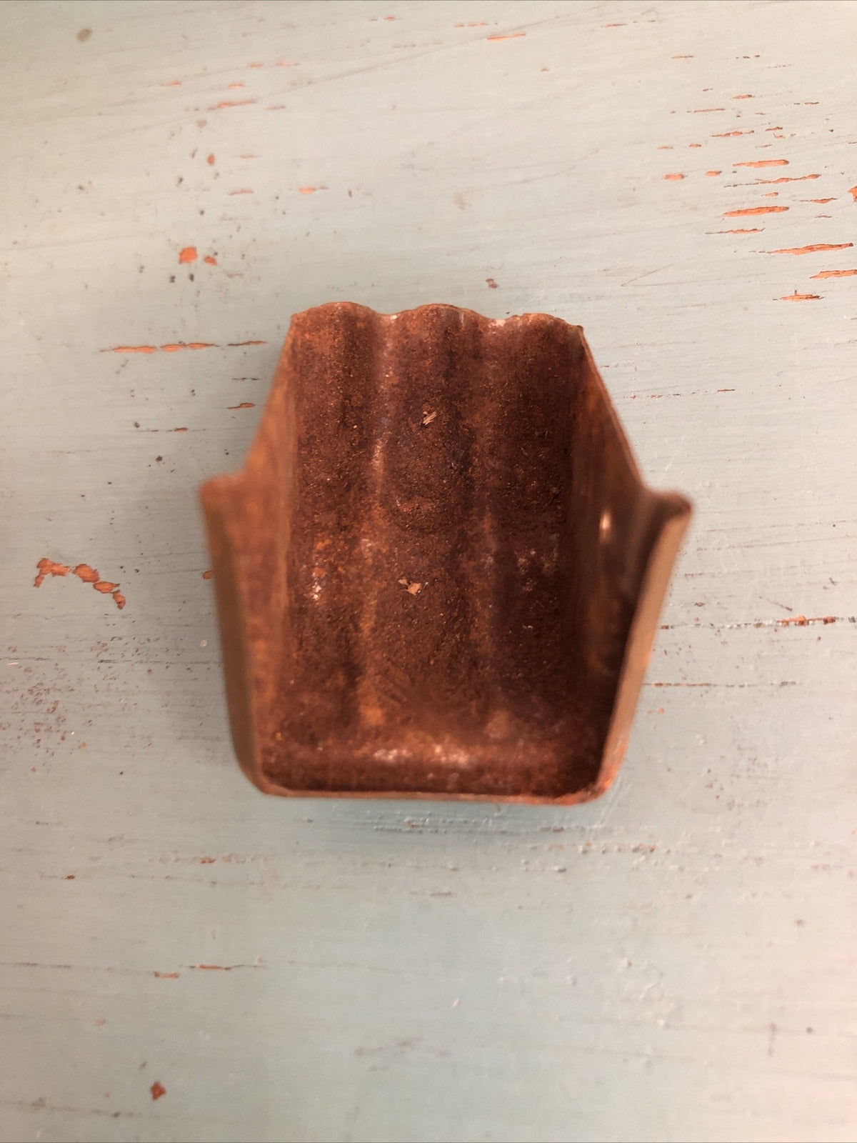 SMALL SINGULAR ANTIQUE BRASS 3-TOED CLAW FOOT SALVAGE