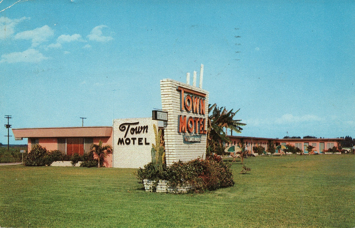 H & H El Centro Cafe Texaco Hotel Motel Kadoka SD South Dakota Postcard