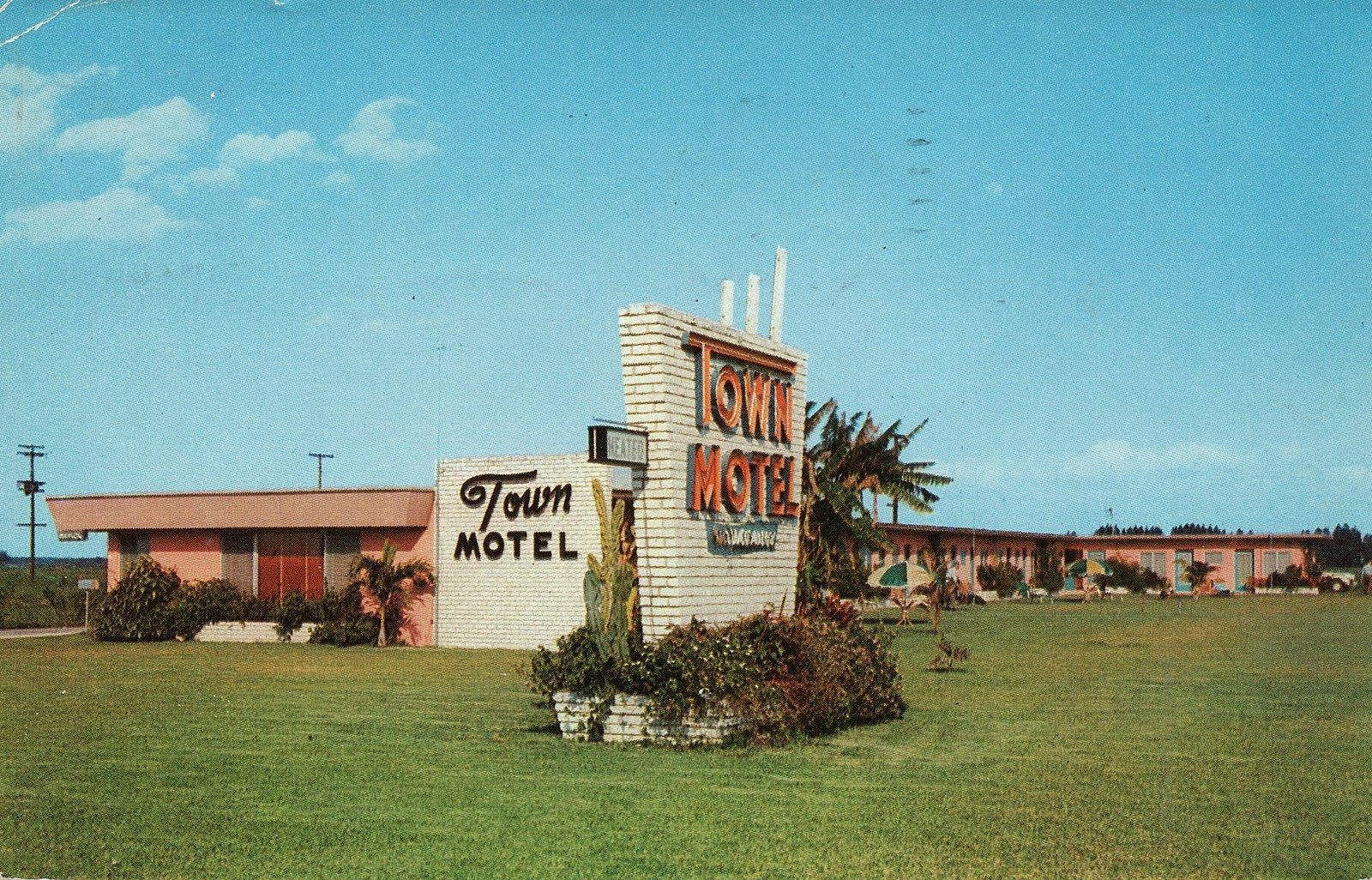 H & H El Centro Cafe Texaco Hotel Motel Kadoka SD South Dakota Postcard