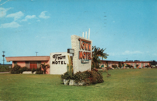 H & H El Centro Cafe Texaco Hotel Motel Kadoka SD South Dakota Postcard