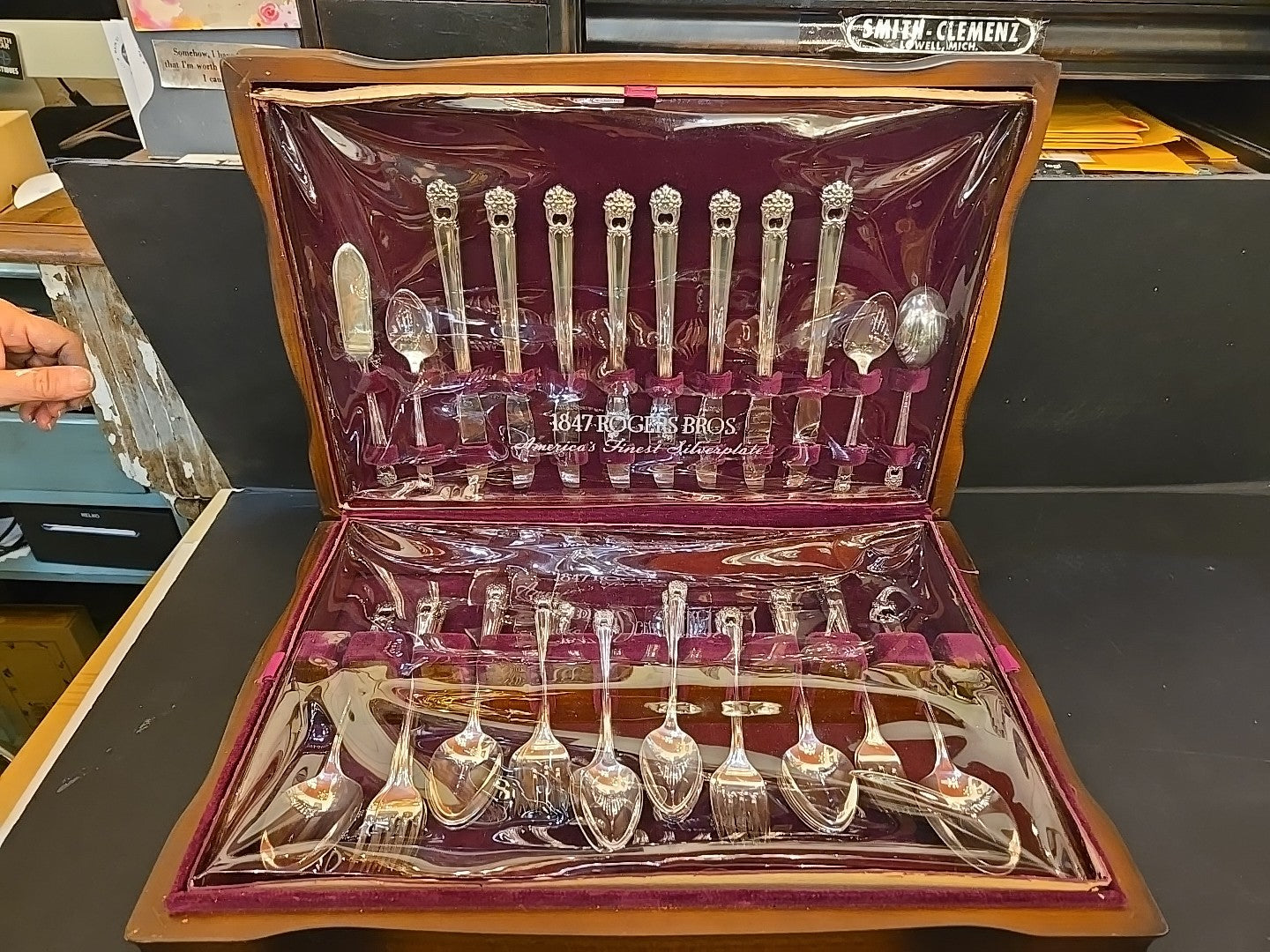 1847 Rogers Bros  Silverware "Eternally Yours"  Set of 52 pc With Storage Box IS