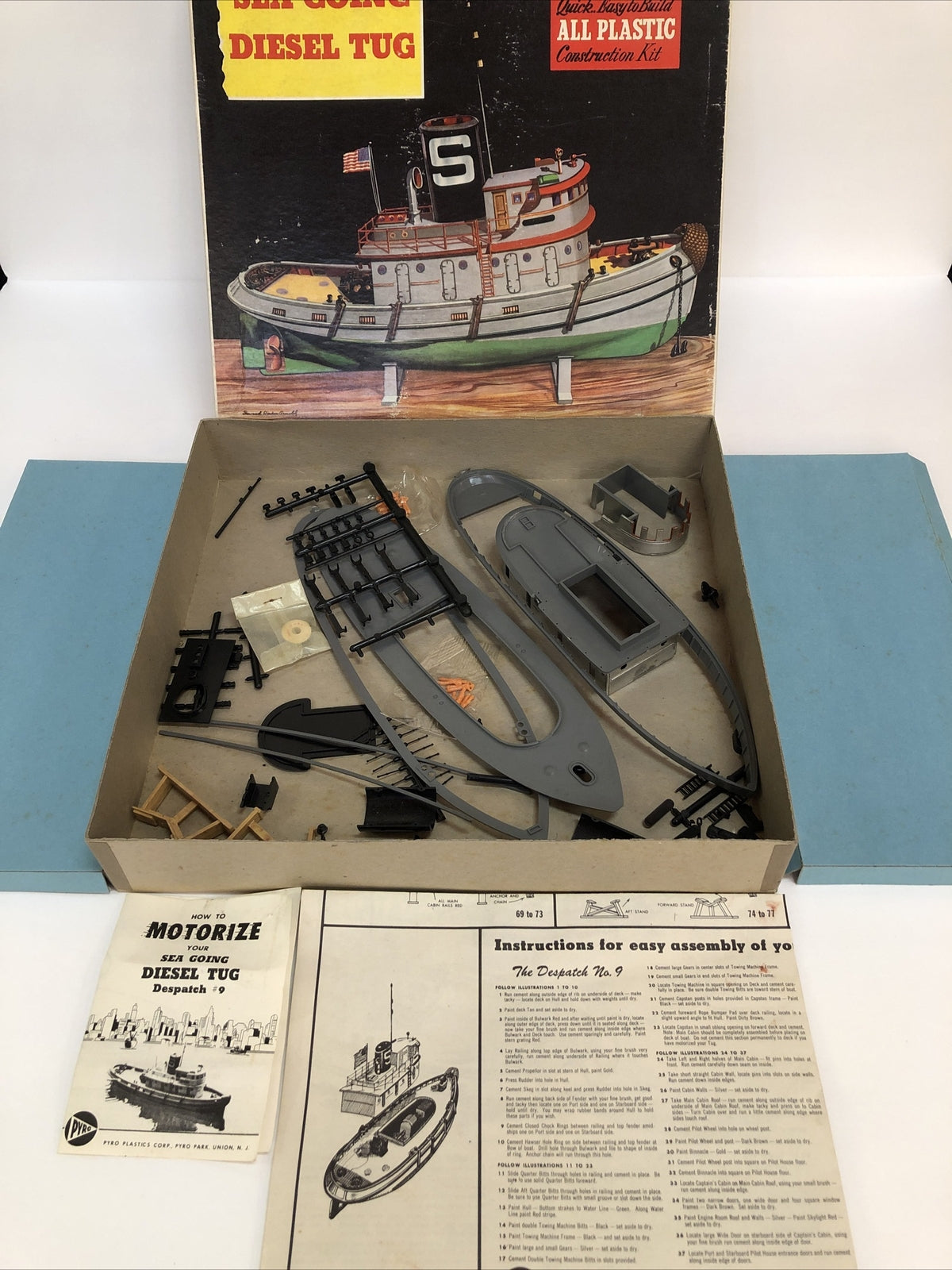Vintage Pyro Sea-Going Diesel Tug "Despatch No. 9" Plastic Model Kit #207 