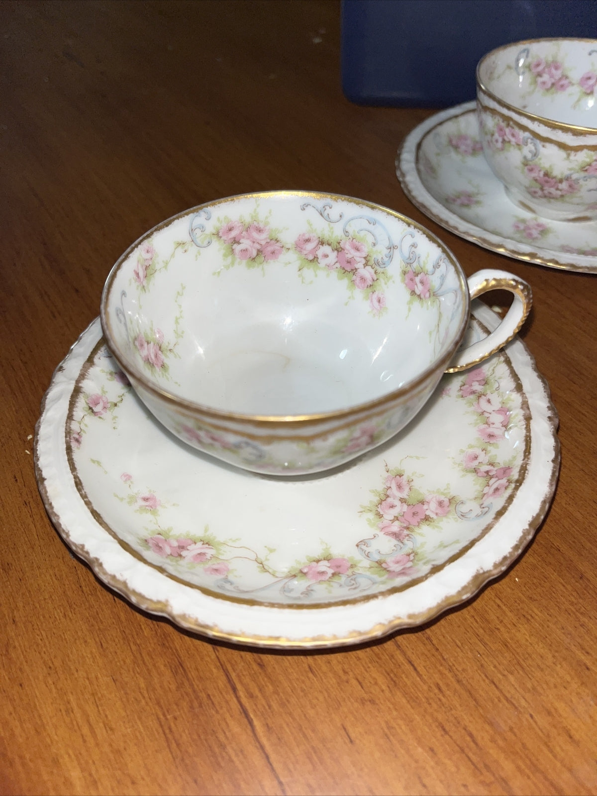 Haviland Limoges 4Tea Cup / Saucer & Serving Bowl- Double Gold Ribbon Flowers