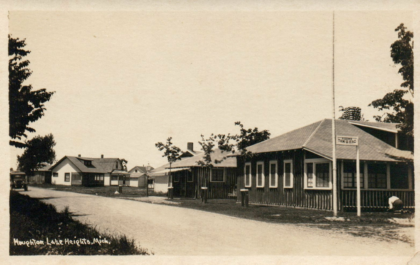 Real Photo Houghton Lake Heights MI MICH Michigan Rooms Tam-A-Rac Rooms Postcard