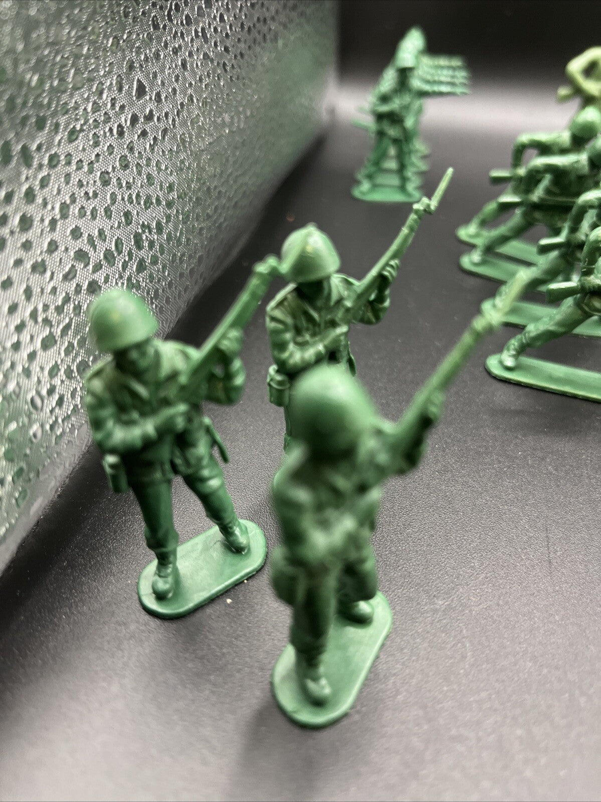 Vintage Toy soldiers Army Men Plastic, 23 Pieces, Green