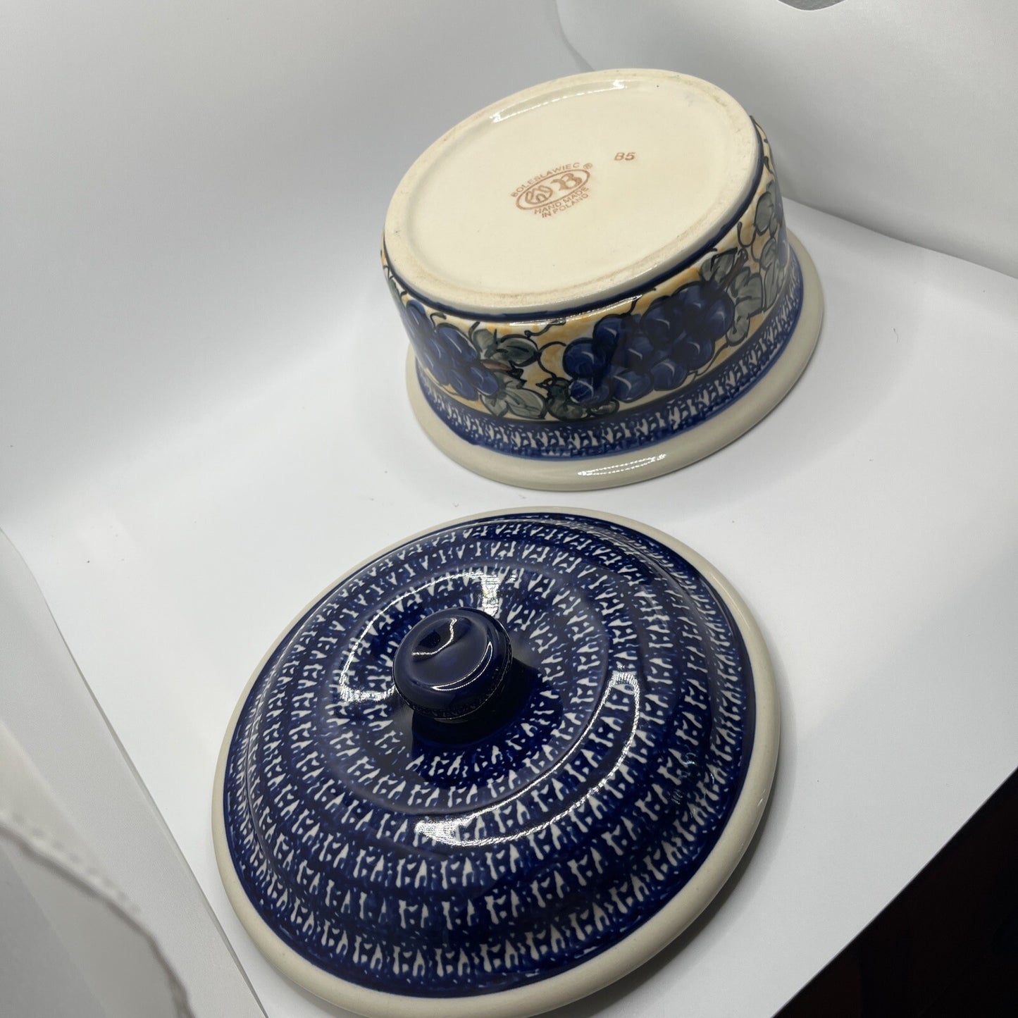 Boleslawiec Poland Round Stoneware Casserole Baker With Lid Hand Painted 7.75”