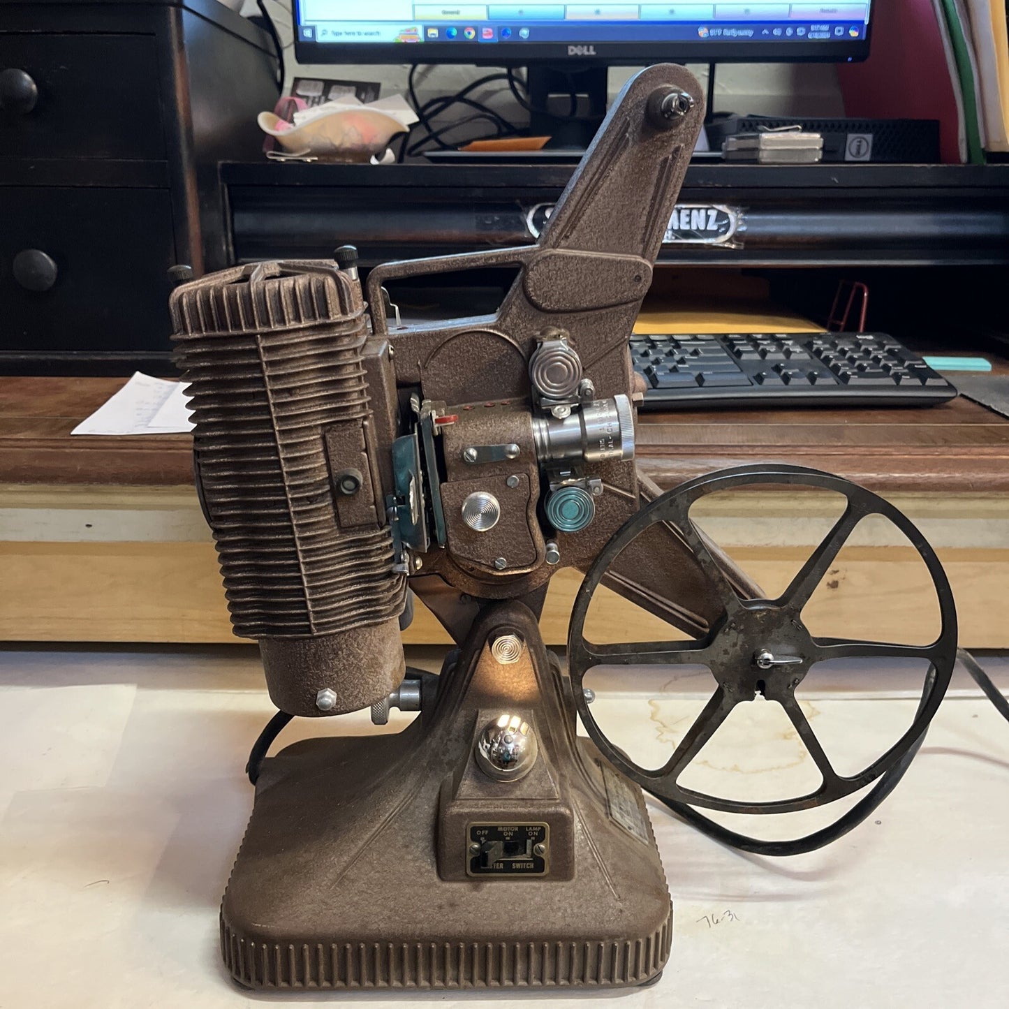 MOVIE PROJECTOR (KEYSTONE) works! ~BEAUTIFULLY DESIGNED  Regal K109 8mm