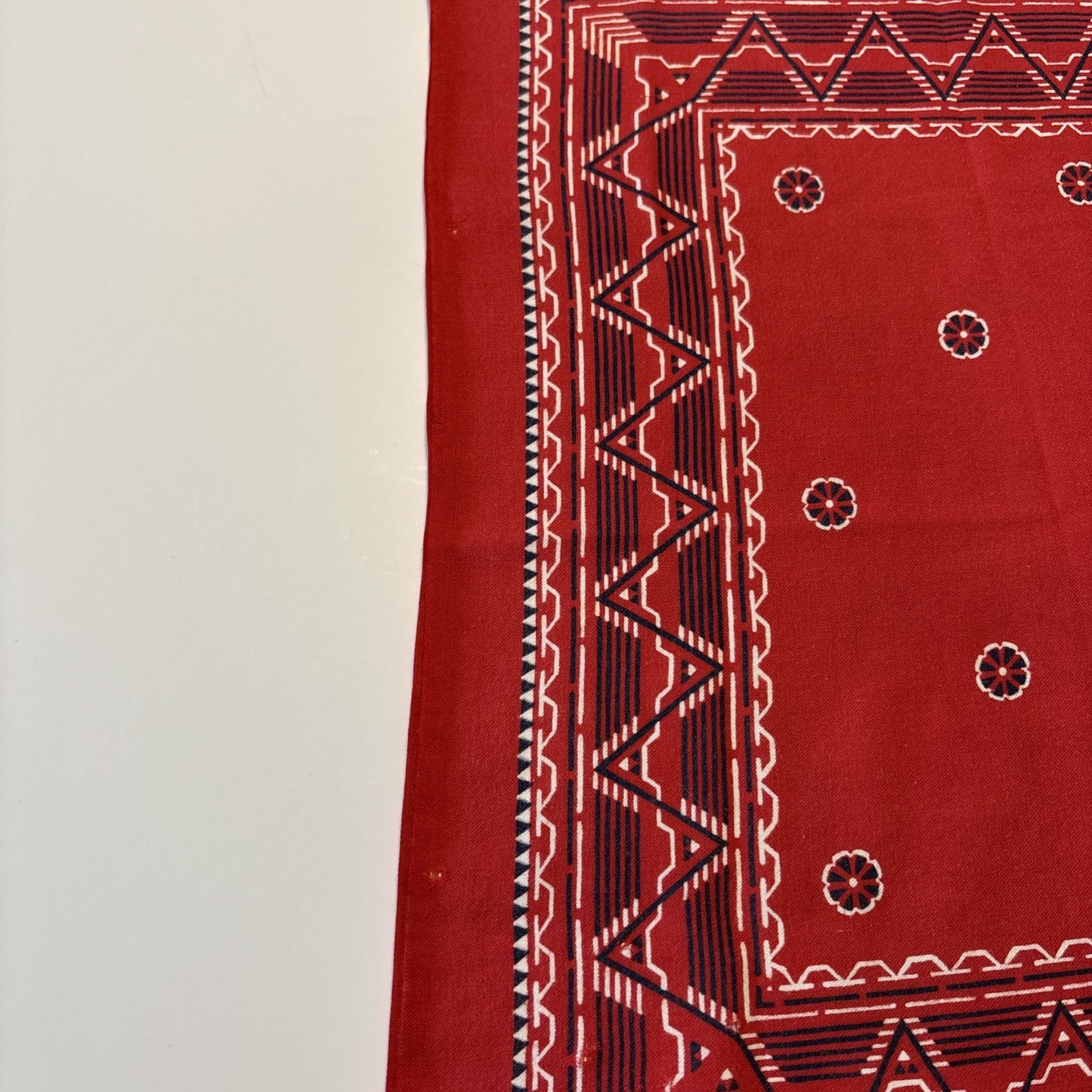 Ironweave Tuside Fast Color Cotton Red Western Theme Bandana 17-1/4" x 18"