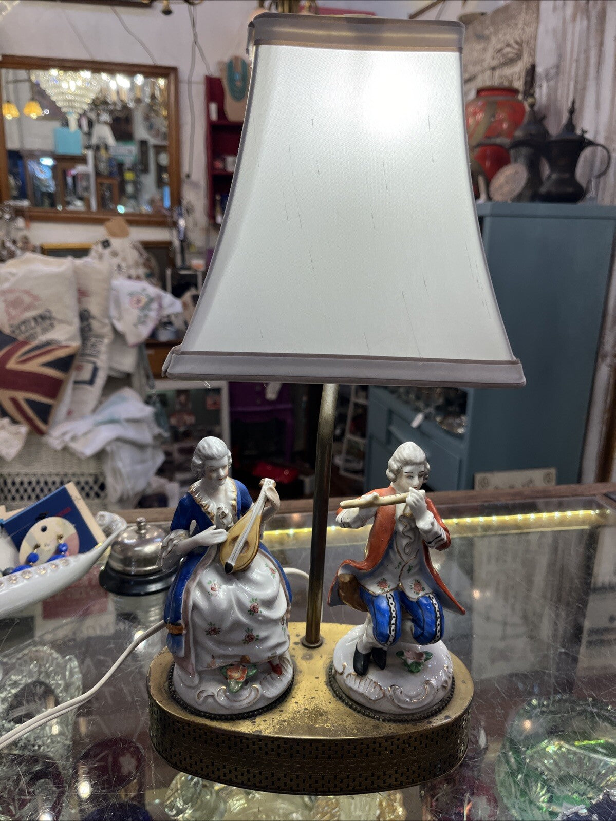 Vintage Victorian Figuiring Table Lamp. Light Bulb Is Not Included
