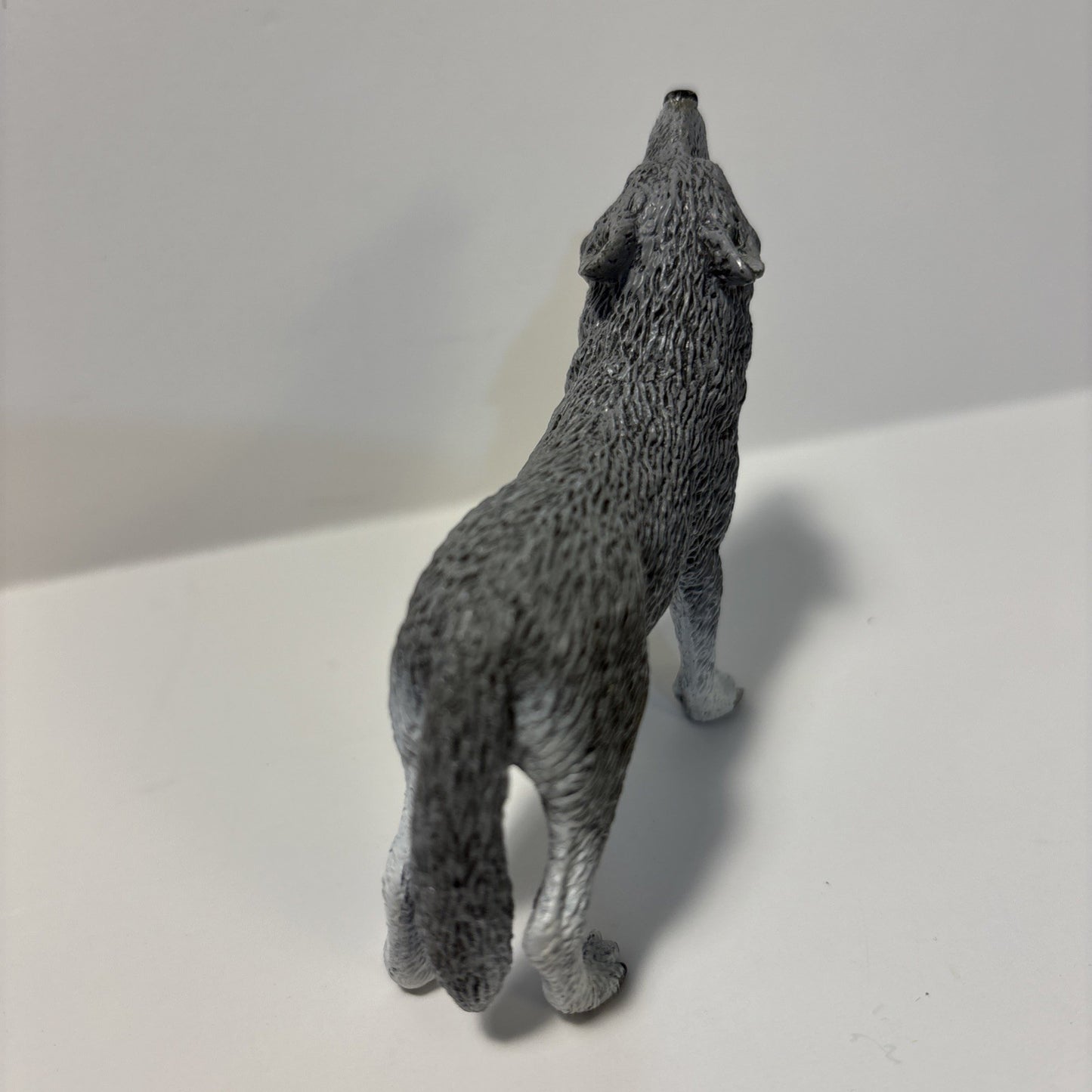 2009 Schleich Howling Gray Wolf Coyote Dog Toy  Retired