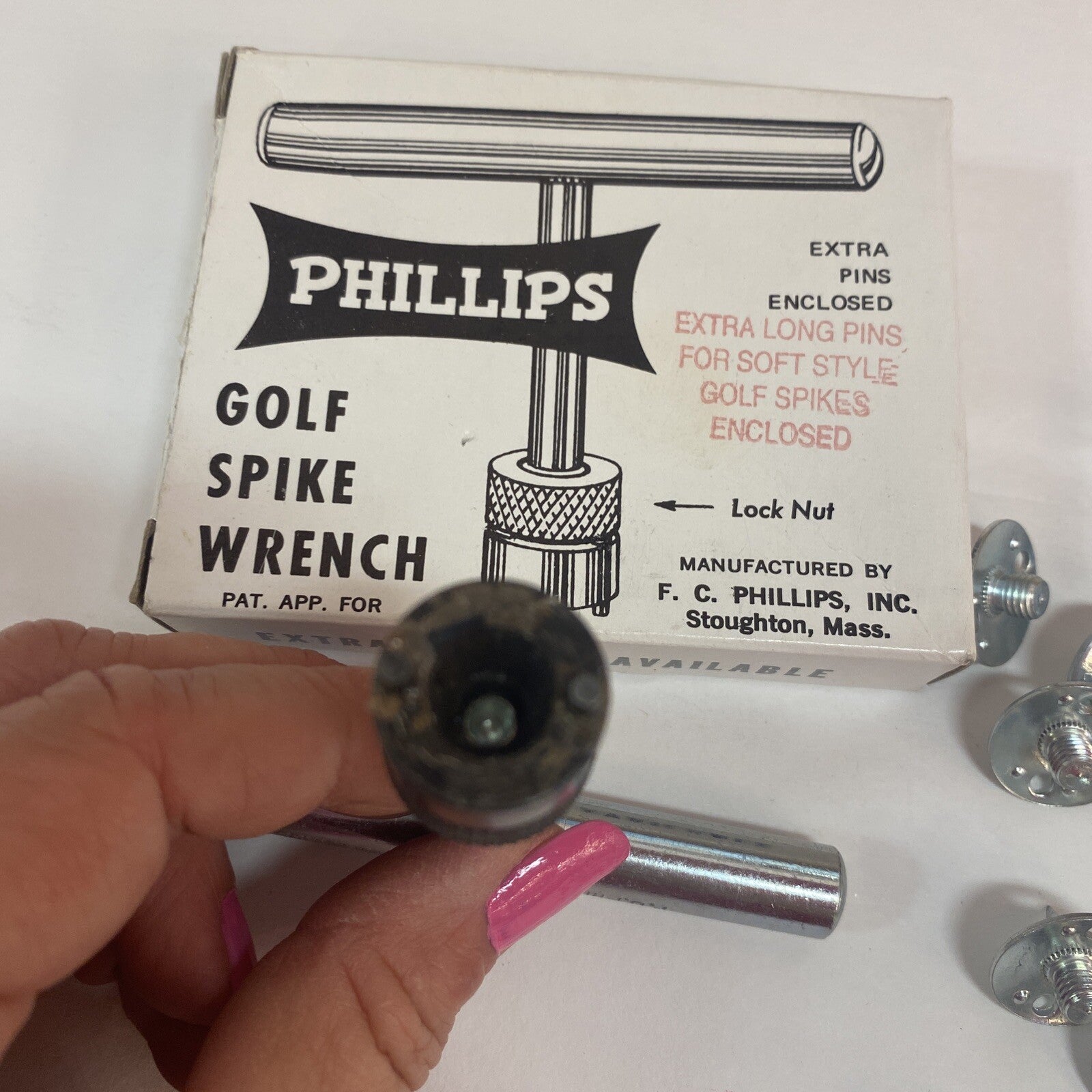 VINTAGE PHILLIPS GOLF SHOES SPIKE WRENCH  22 EXTRA PINS! ORIGINAL BOX 