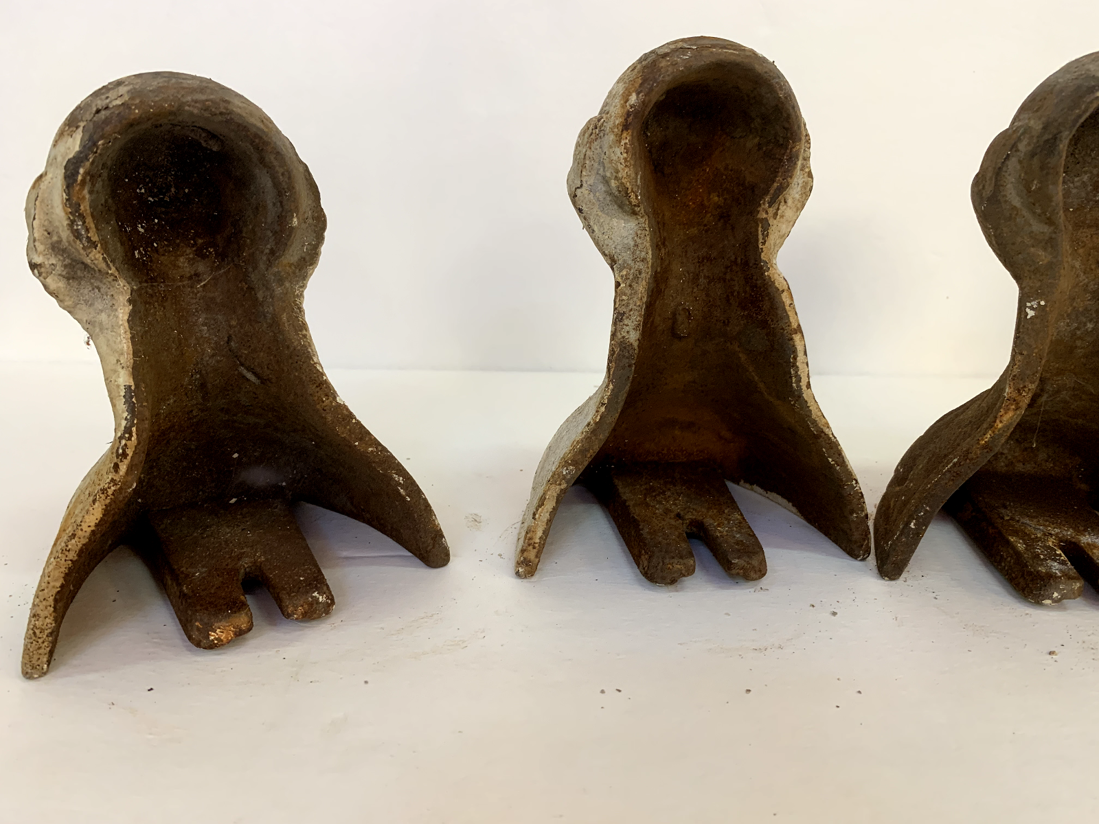 Set of 4 Antique Clawfoot Cast Iron Tub Ball Claw Bath Tub Feet Legs