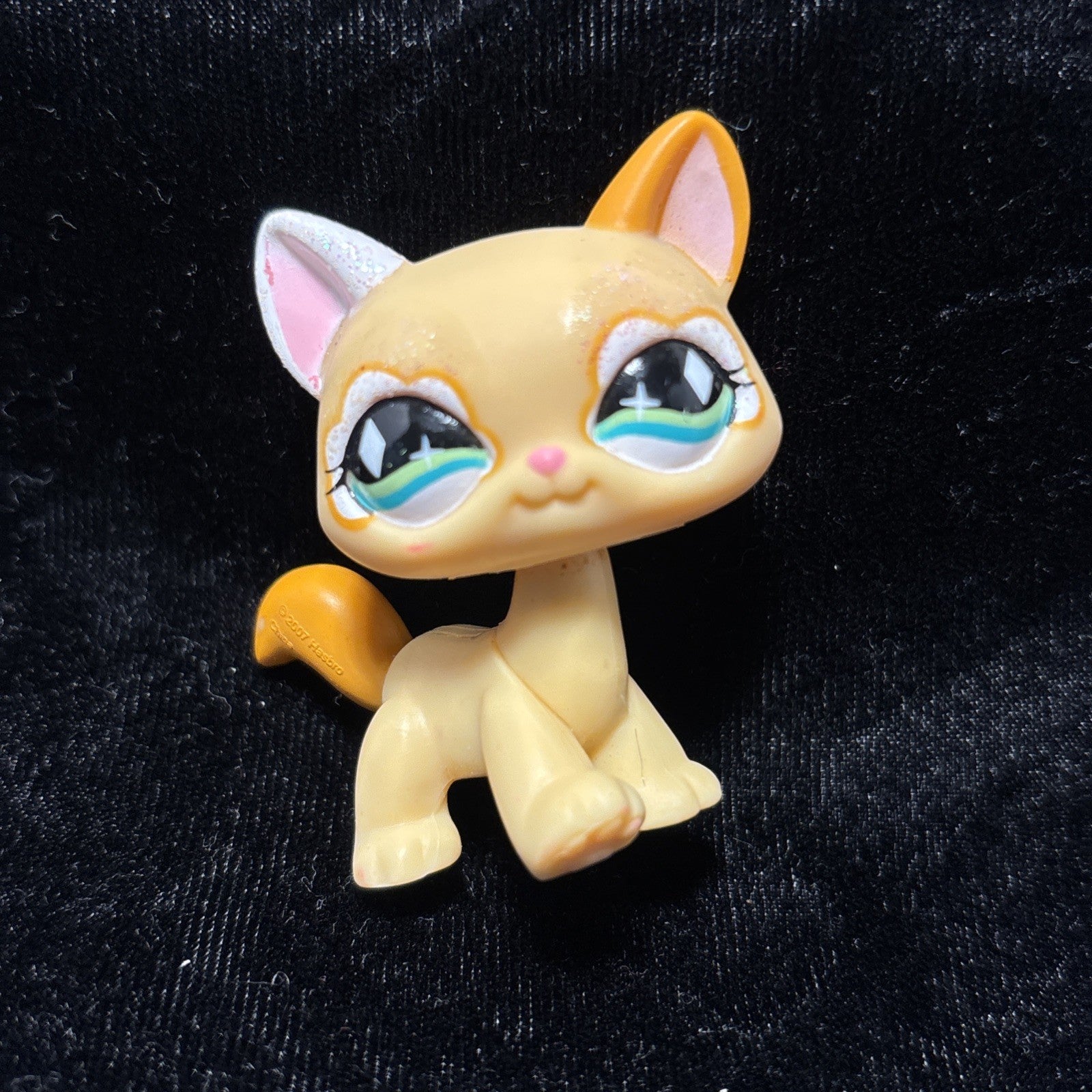 Littlest Pet Shop LPS Yellow Orange Cat with 1 white ear & glitter #626