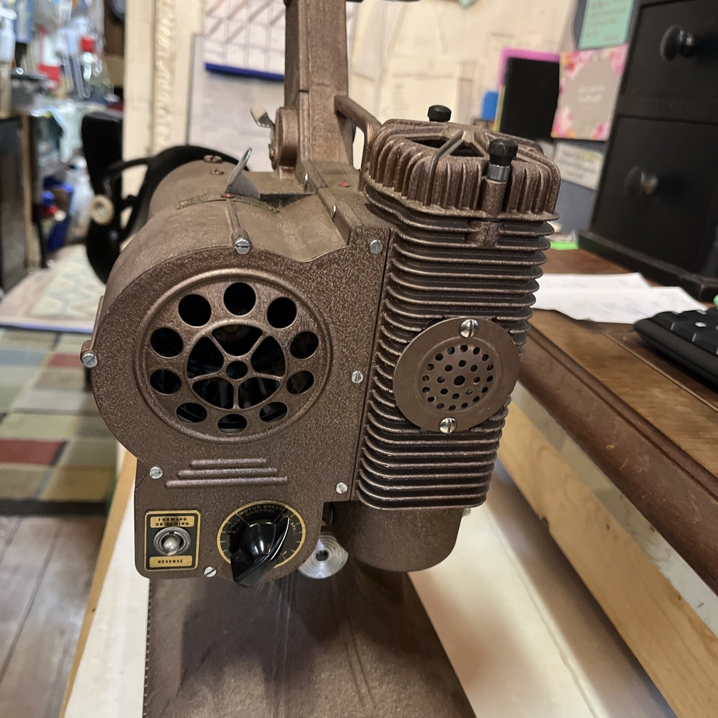 MOVIE PROJECTOR (KEYSTONE) works! ~BEAUTIFULLY DESIGNED  Regal K109 8mm