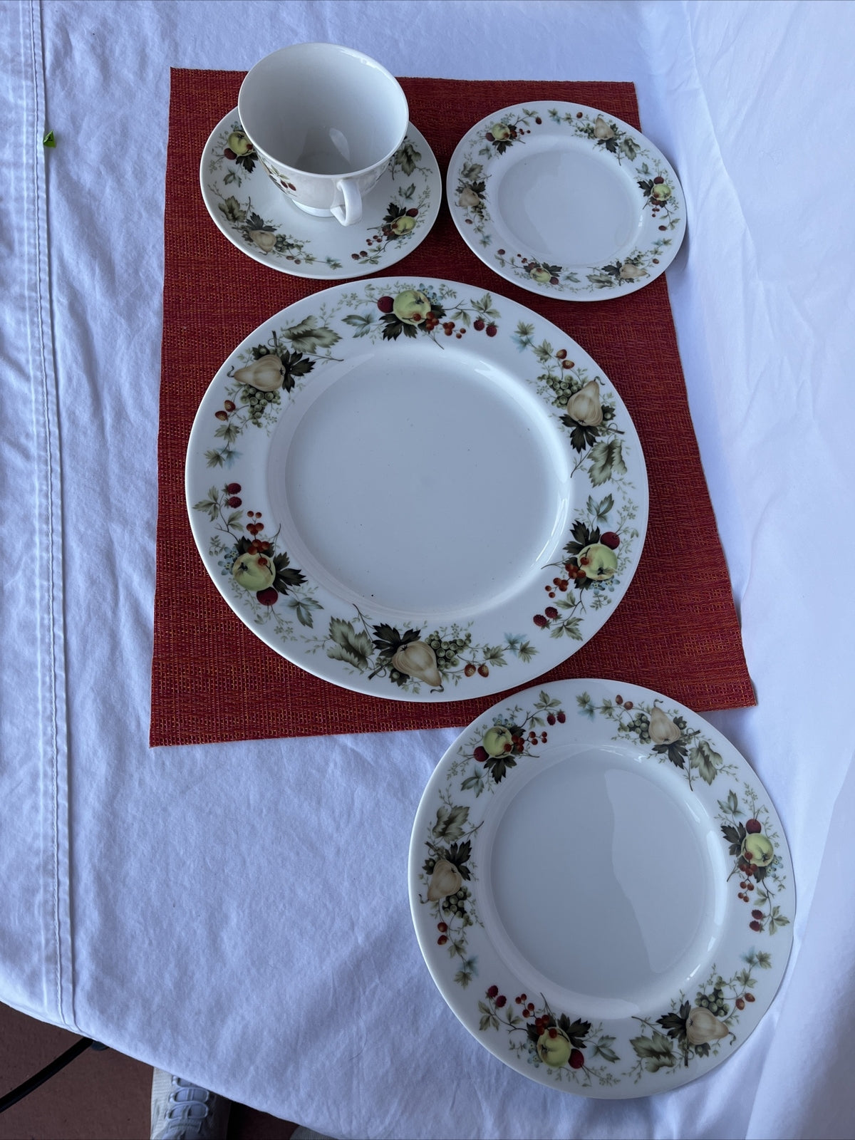 Royal Doulton MIRAMONT - 5 Pc Serving Set TC1022 LIGHT USE